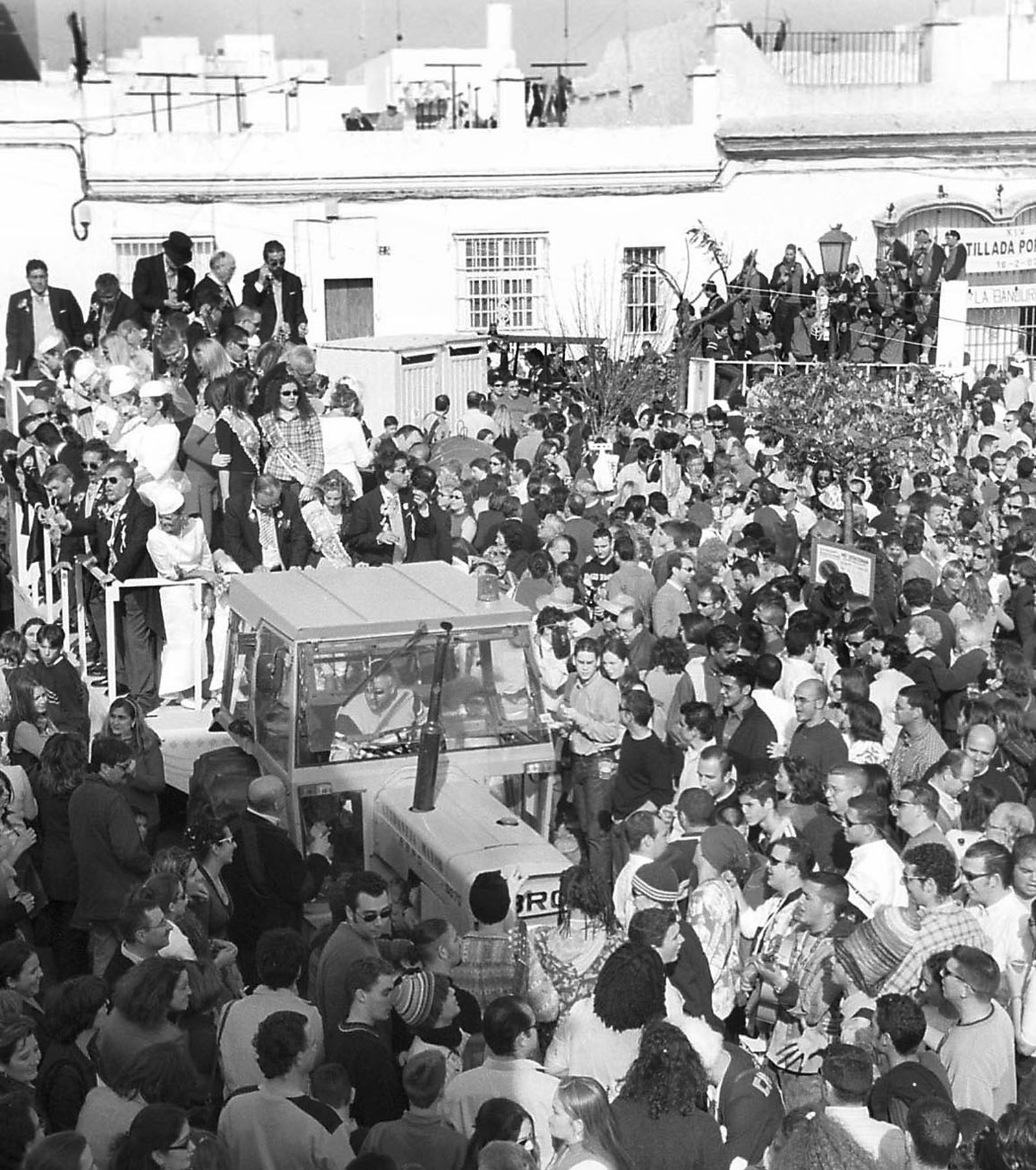 Carrusel de coros en la Plaza de las Vacas en los Carnavales de 2003 en San Fernando