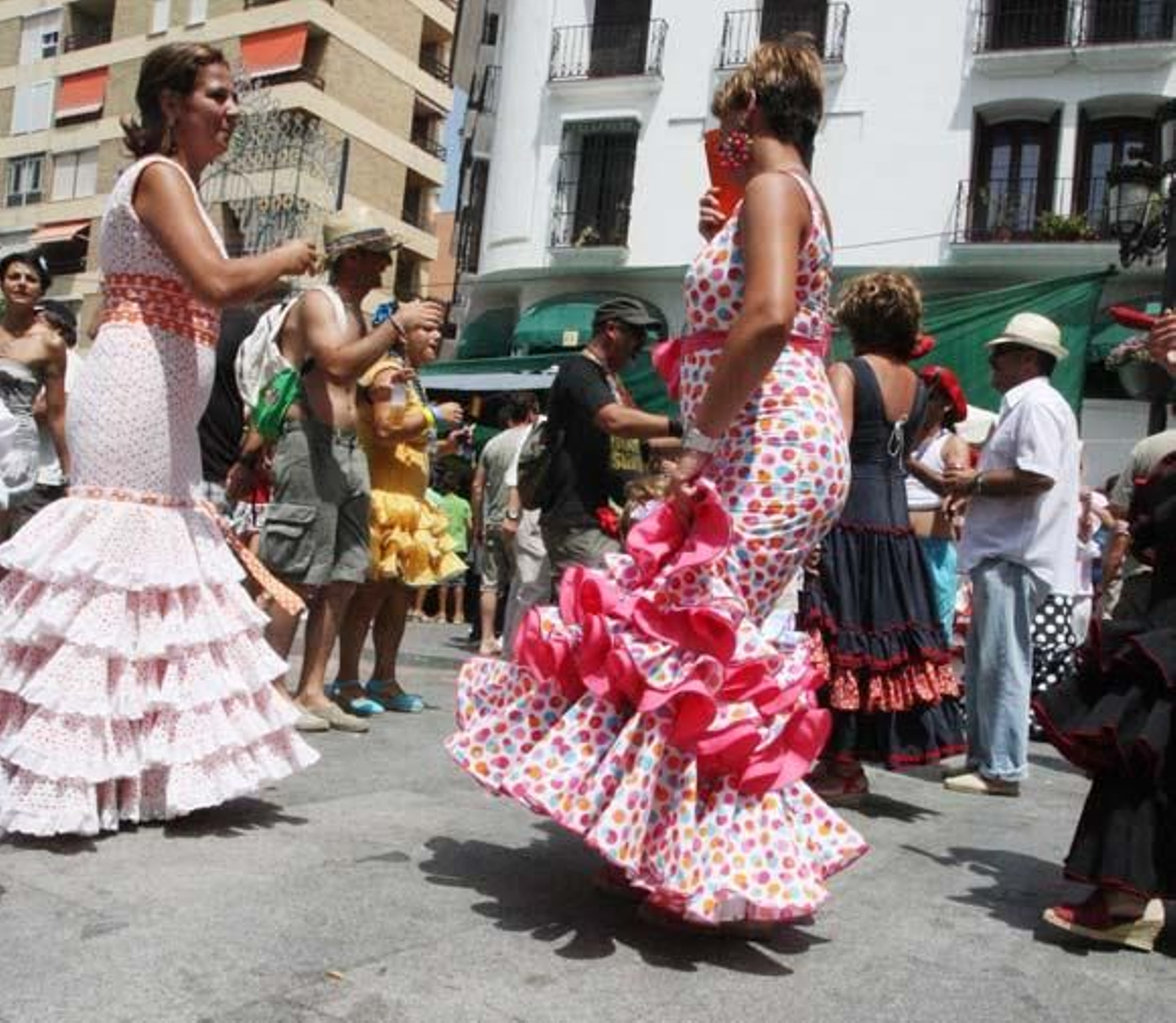 Los linenses se volcaron en la celebración del Domingo Rociero y el Real y el centro tuvieron un gran ambiente

Foto: Paco Guerrero