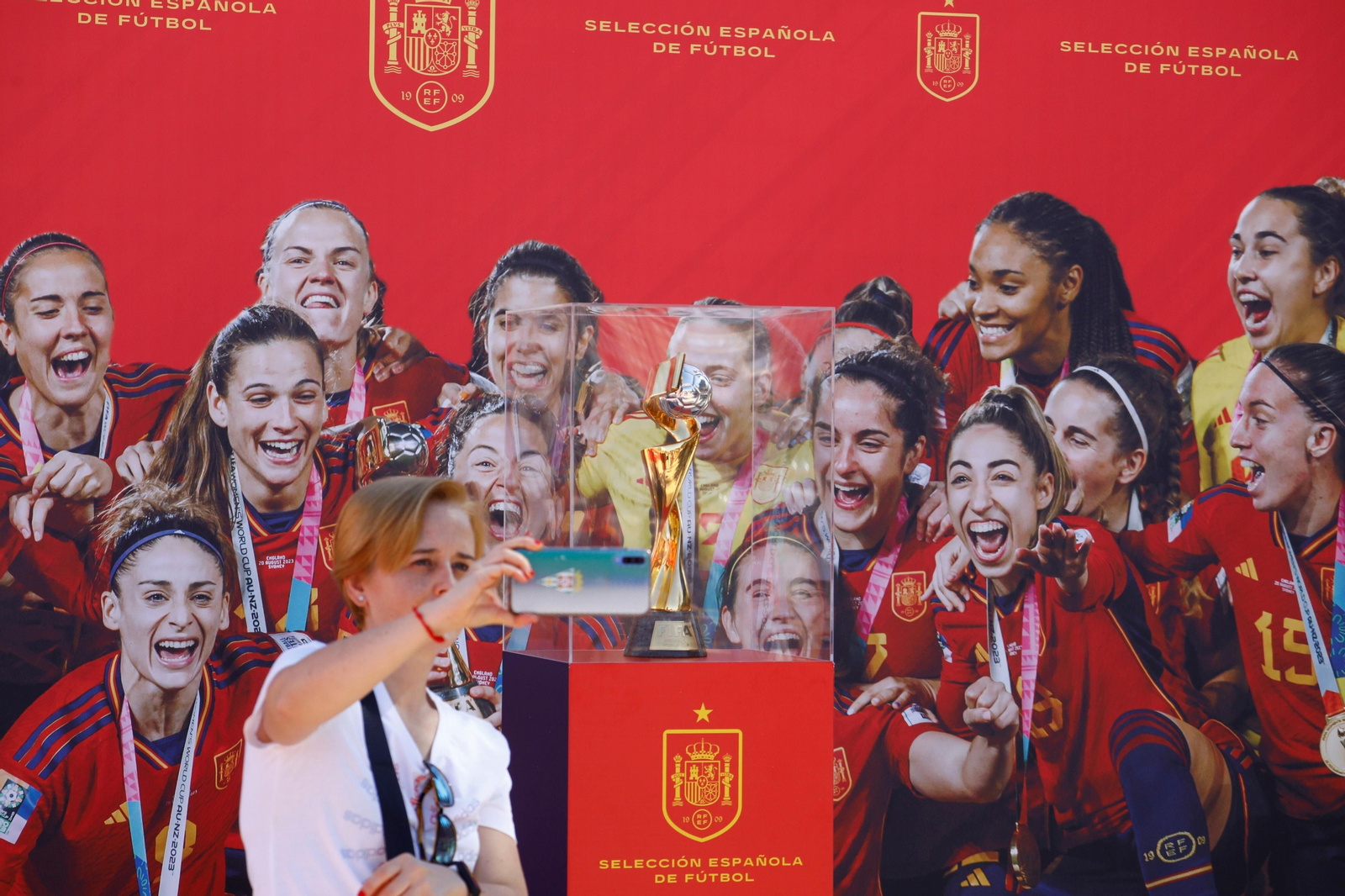 Córdoba se divierte en la 'Fan Zone' previa al partido de España ante Suiza, en imágenes