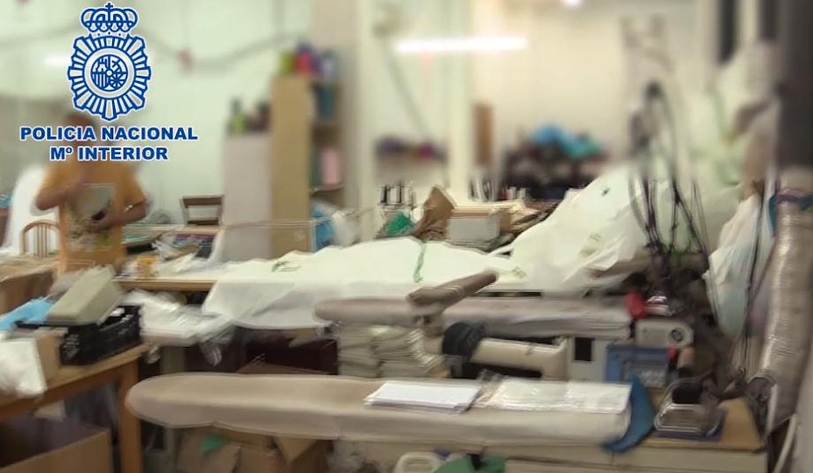 El taller de costura ilegal desmantelado en Málaga