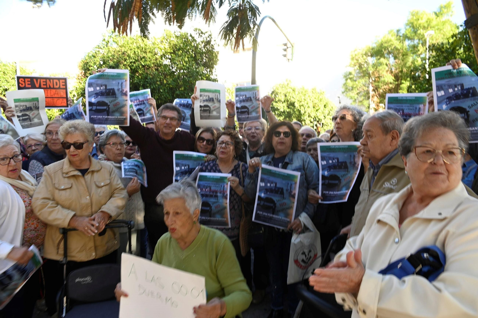 La protesta de los vecinos de la Fuensanta en defensa de la sanidad públicas, en imágenes La protesta de los vecinos de la Fuensanta en defensa de la sanidad públicas, en imágenes