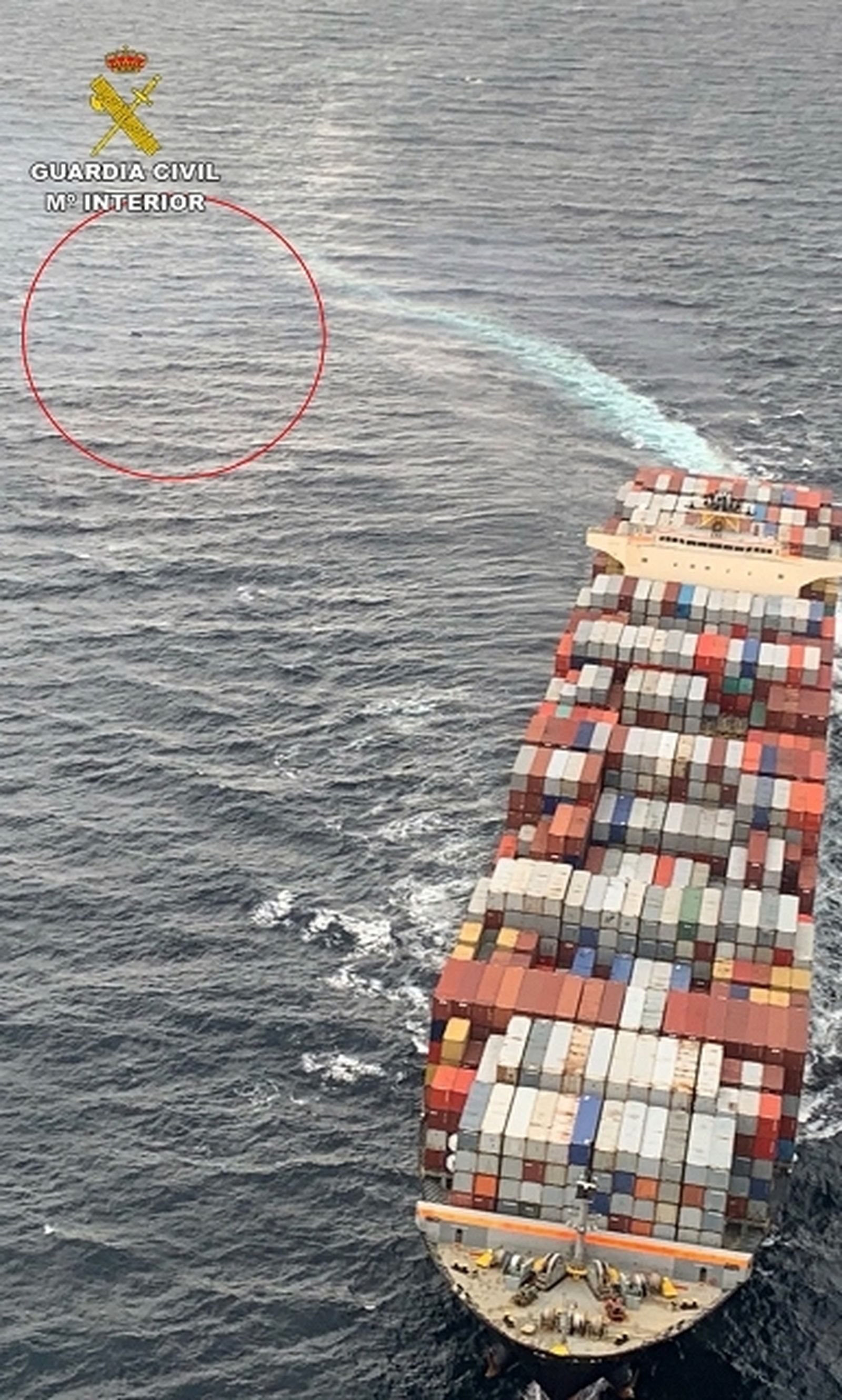 La patera, localizada en el círculo rojo, y el portacontenedores