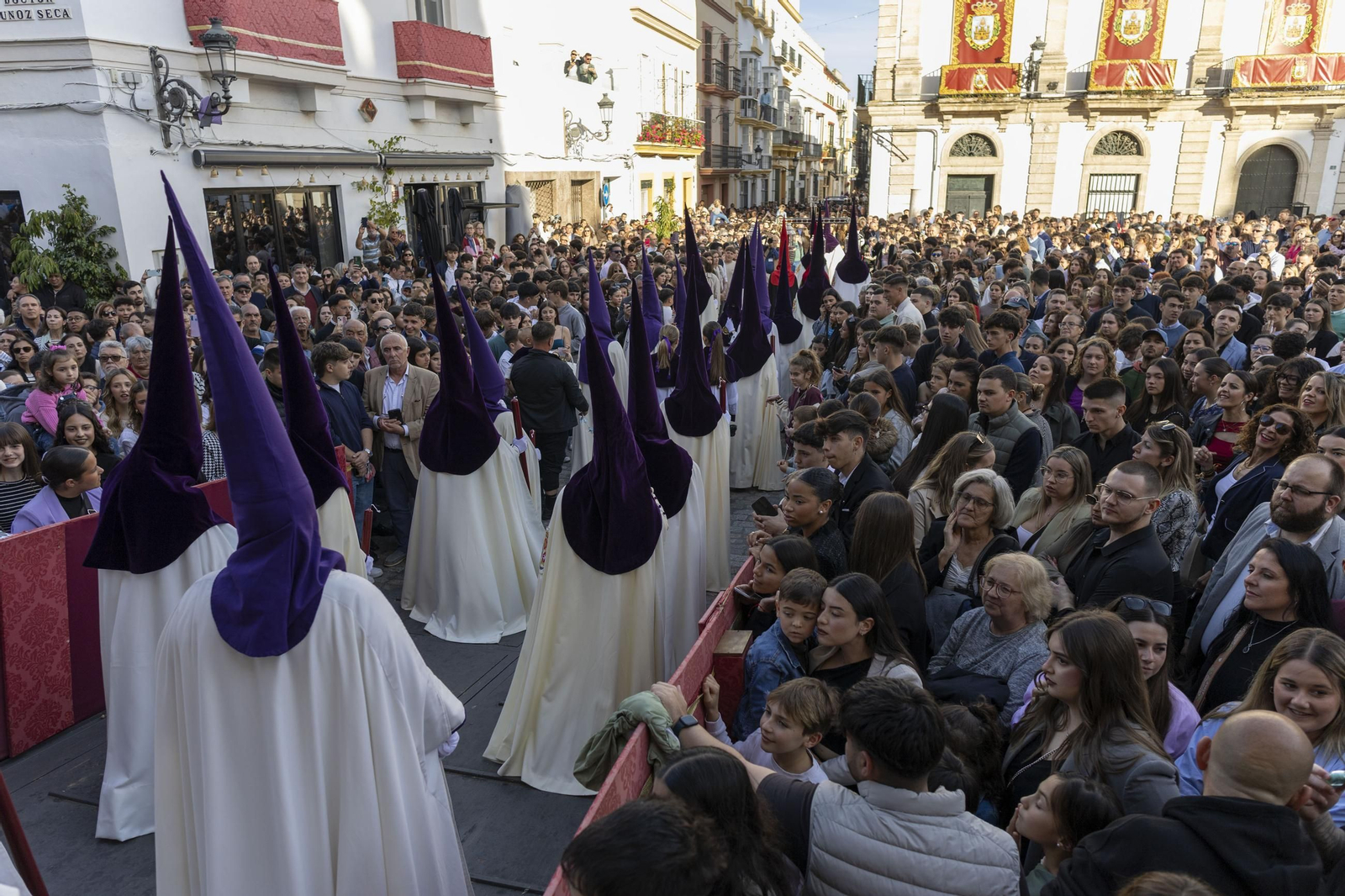 Las imágenes de la salida del Nazareno en El Puerto en la Semana Santa de 2025