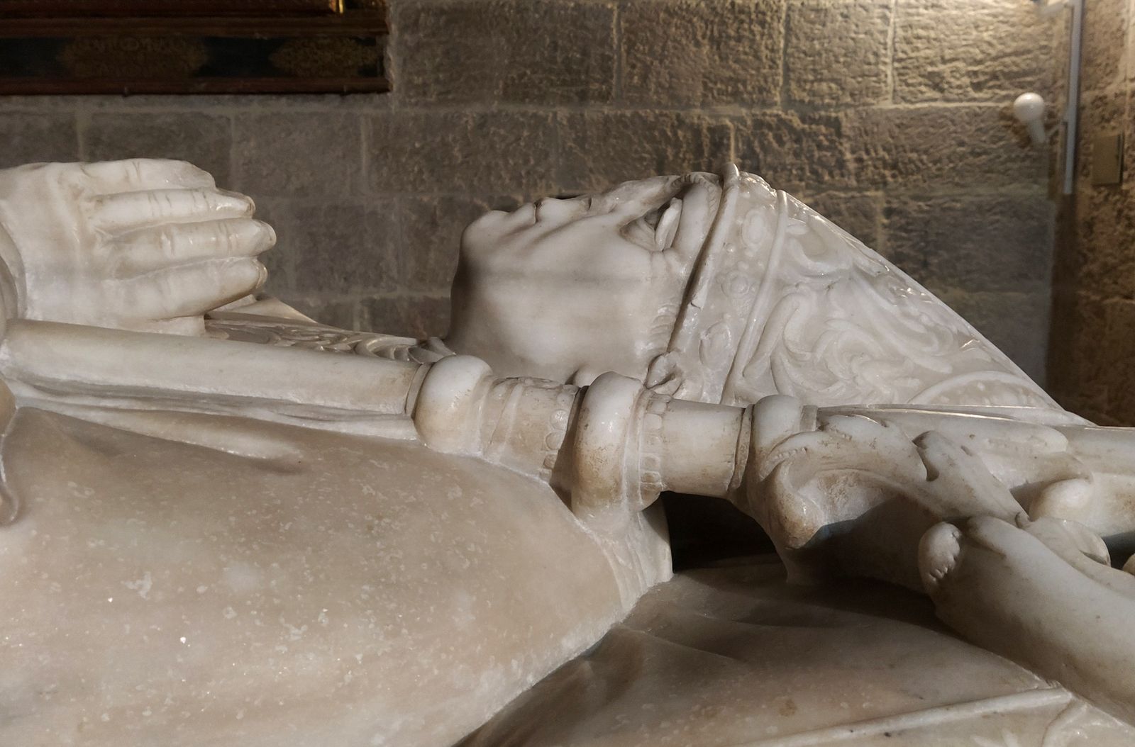 Escultura del obispo Villalán sin nariz. Catedral de Almería