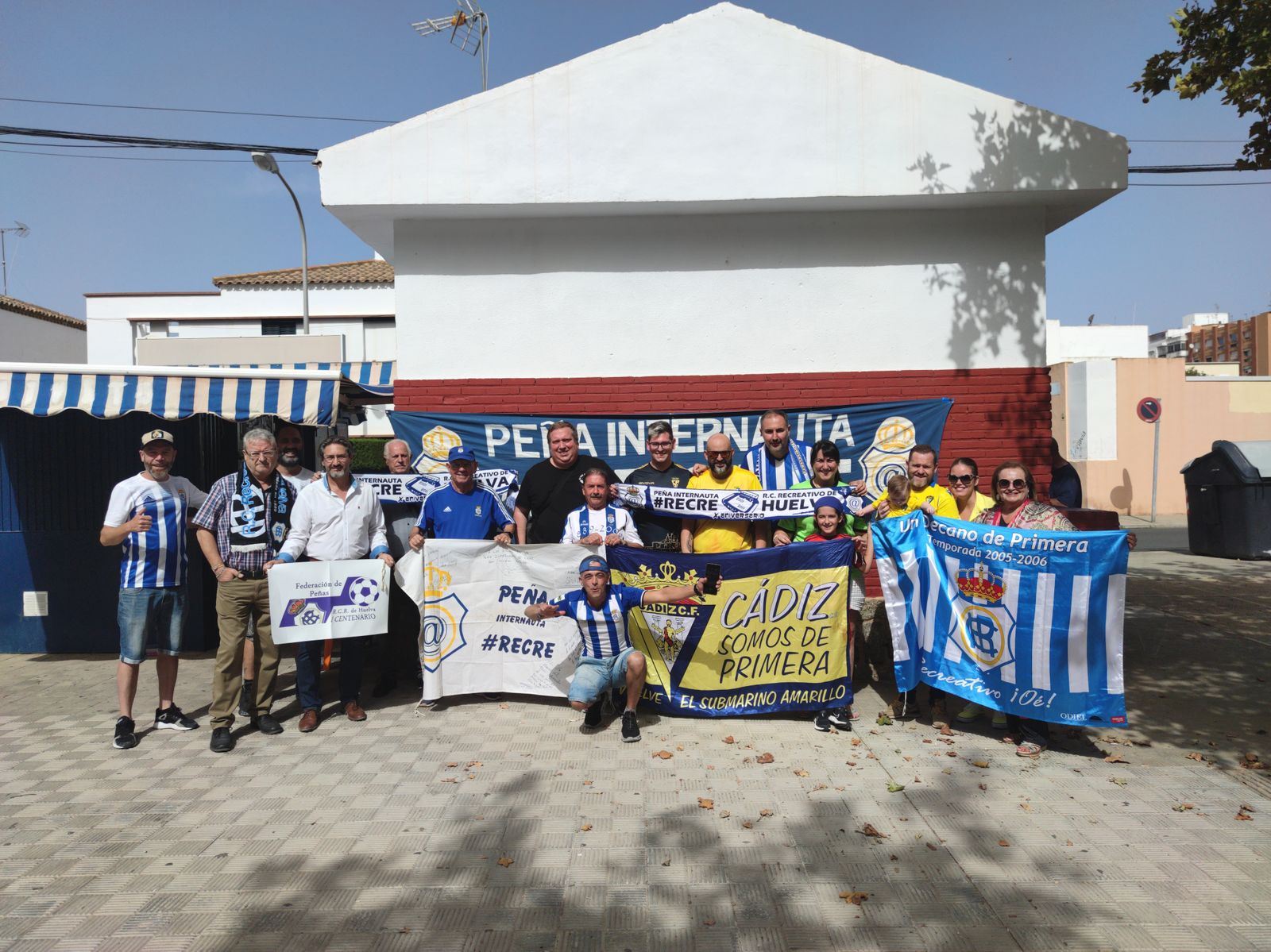 Un momento del acto de hermanamiento entre ambas aficiones.