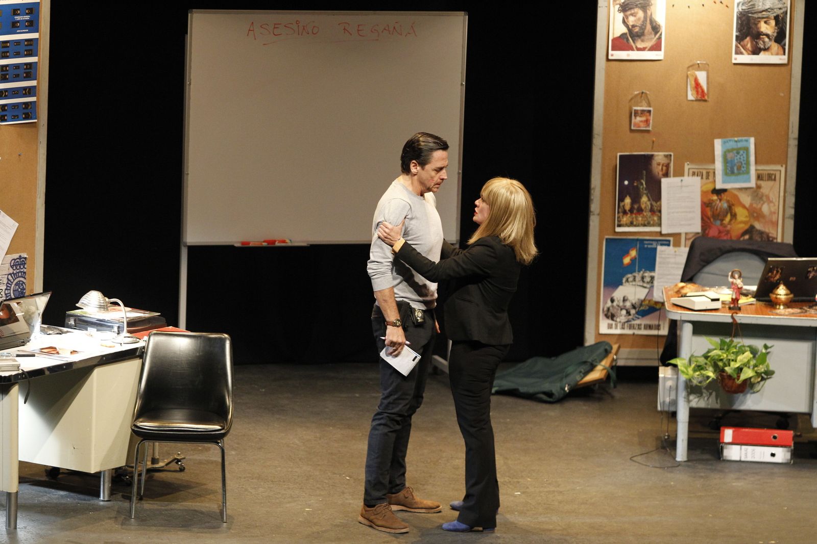 Fotogalería Festival de Teatro de El Ejido. Obra "El Asesino de la Regañá". Teatro Municipal de El Ejido