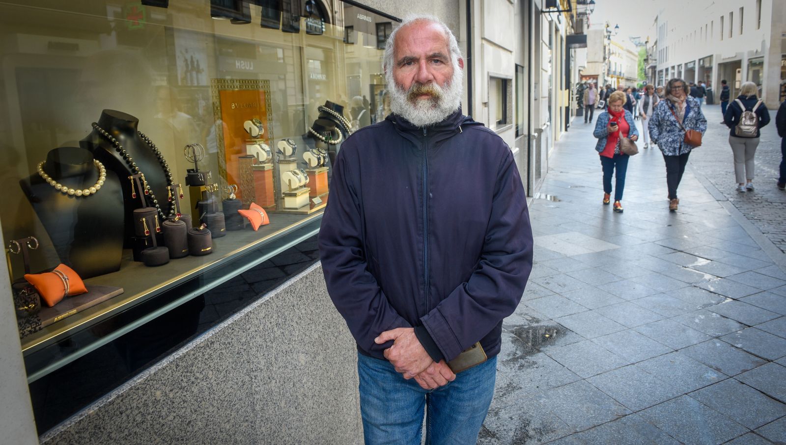 Un jubilado sevillano se convierte en el azote de los carteristas del centro.