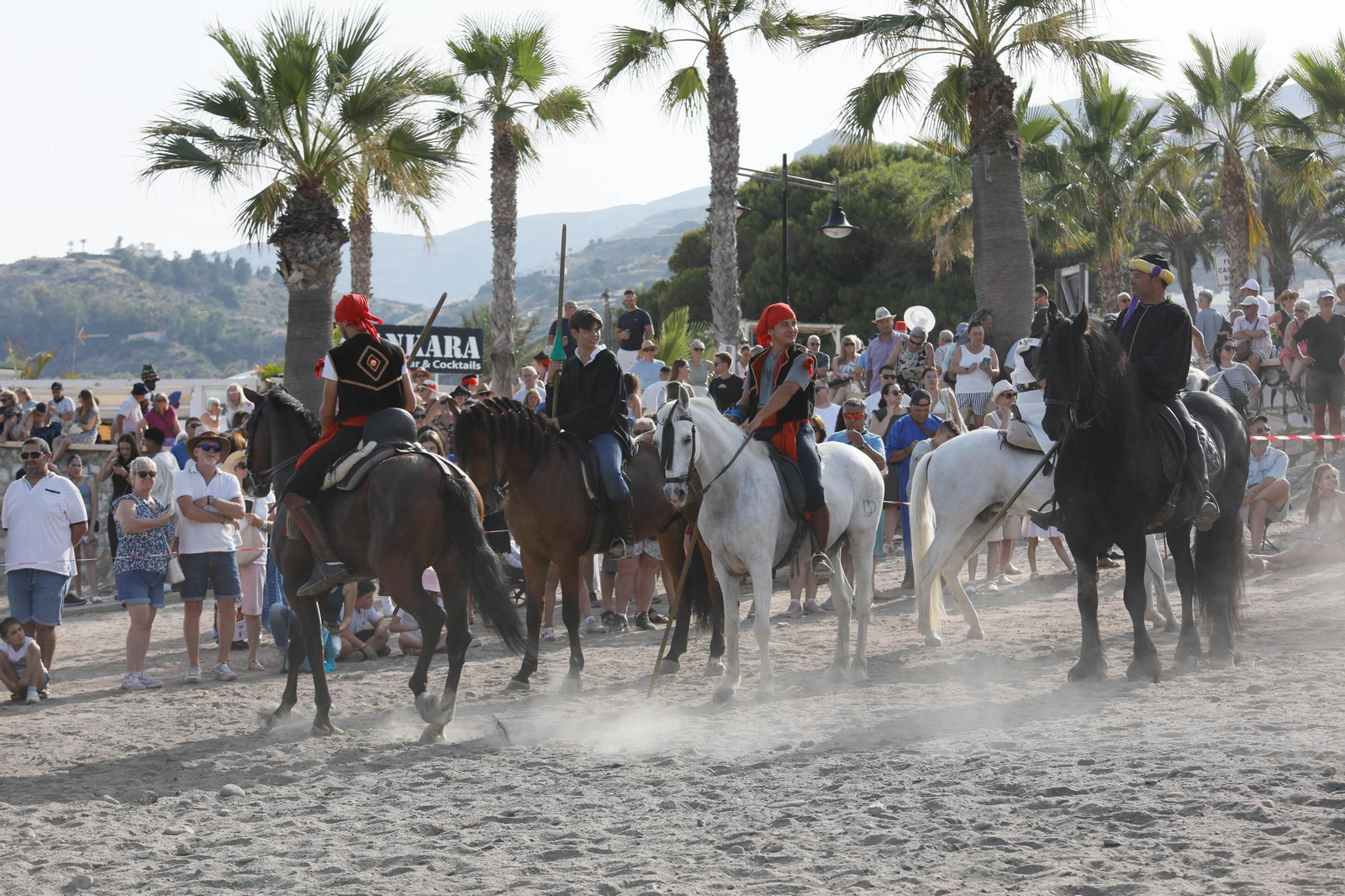 La carrera de cintas y la exhibición de caballos de los Moros y Cristianos de Mojácar, en imágenes