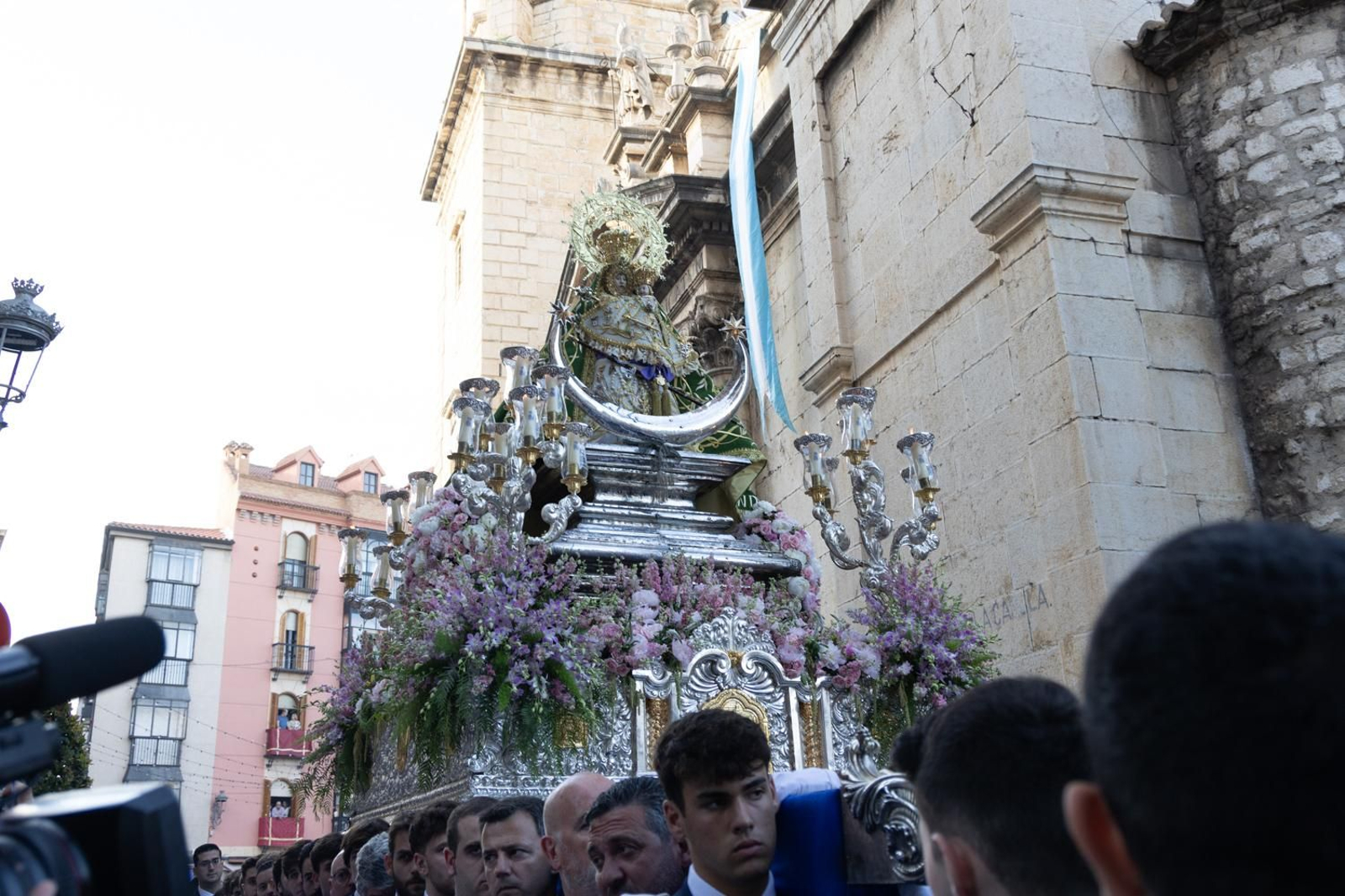 Así ha procesionado la Virgen de la Capilla por Jaén en su día grande.