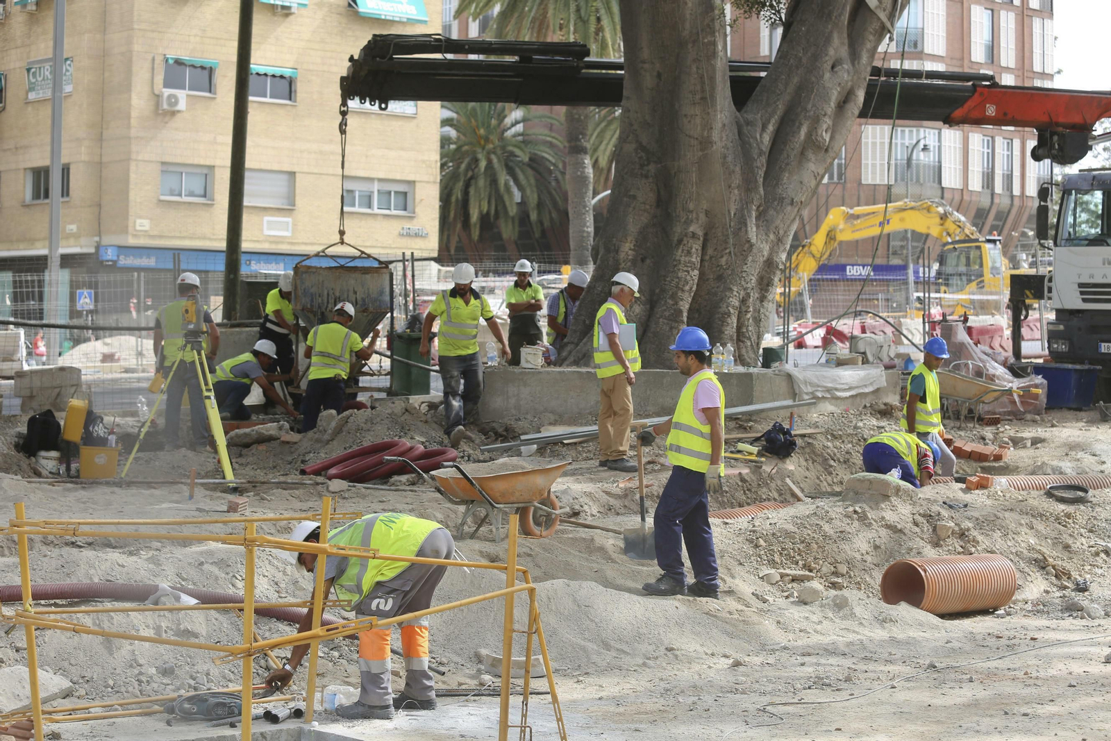 Fotos de la obra a contrarreloj en la Alameda Principal de Málaga