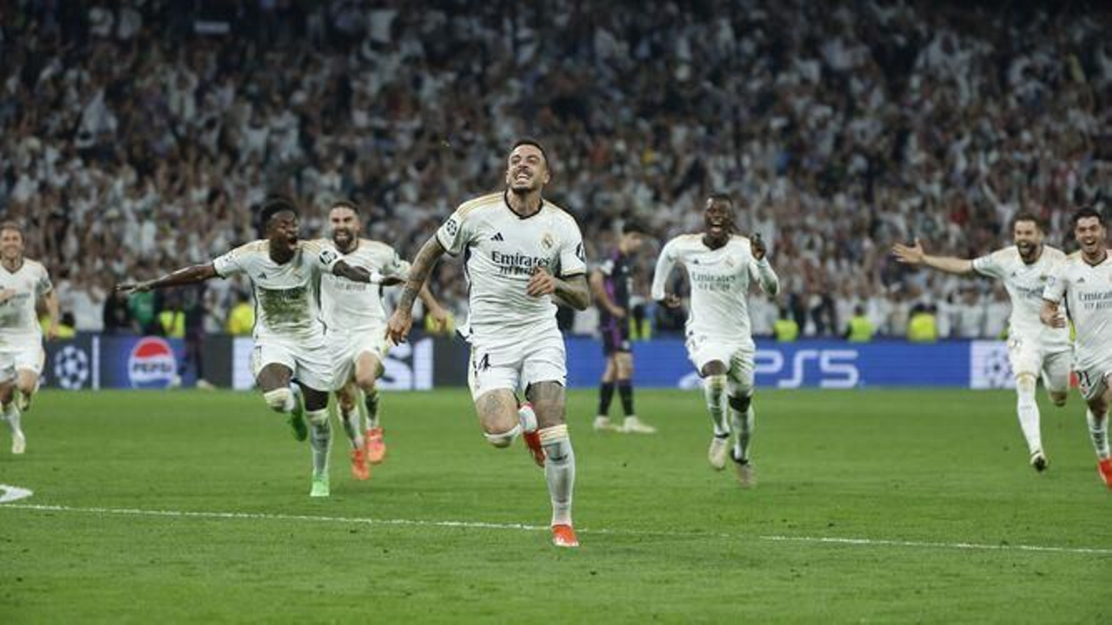 Joselu festeja el segundo gol tras ser validado.