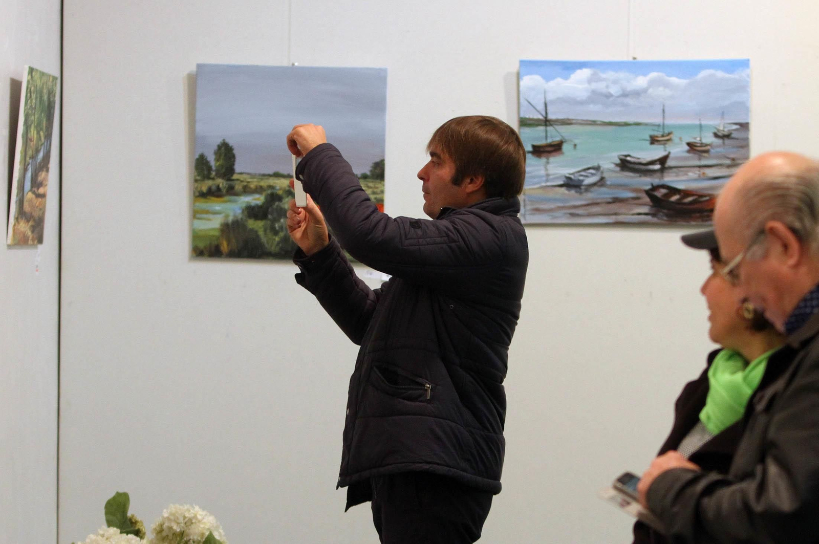 Imágenes de la Inauguración de la exposición del taller de arteterapia de Aramburu en la sala de la Caja Rural del Sur