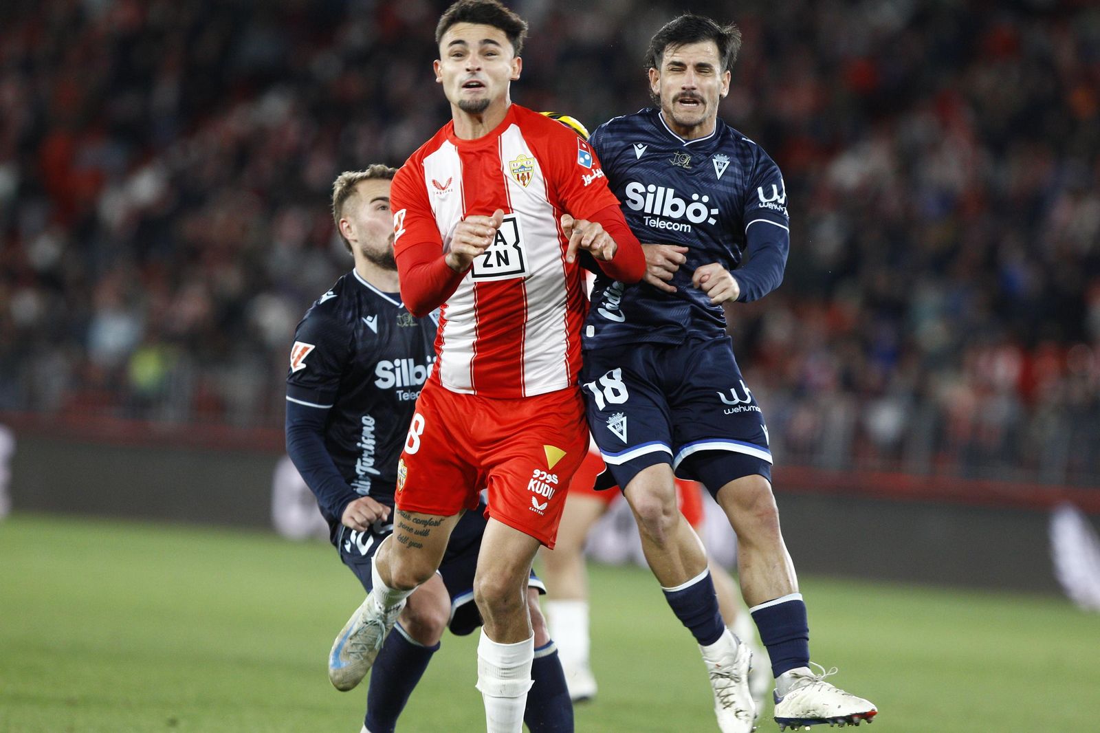 La U.D. Almería empata a uno contra el Cádiz y es campeón de invierno, en imágenes