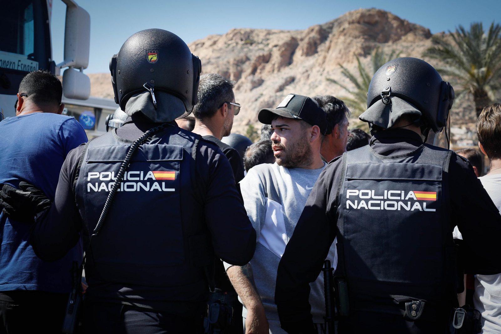 Los agricultores colapsan el puerto de Almería