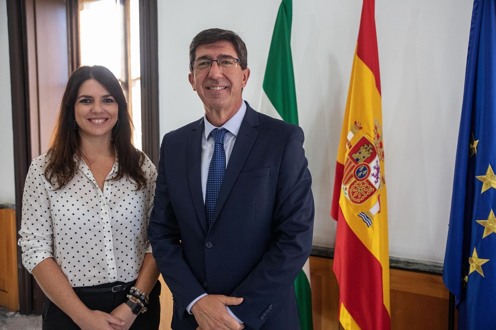 La delegada Purificación Joyera junto al vicepresidente de la Junta, Juan Marín.