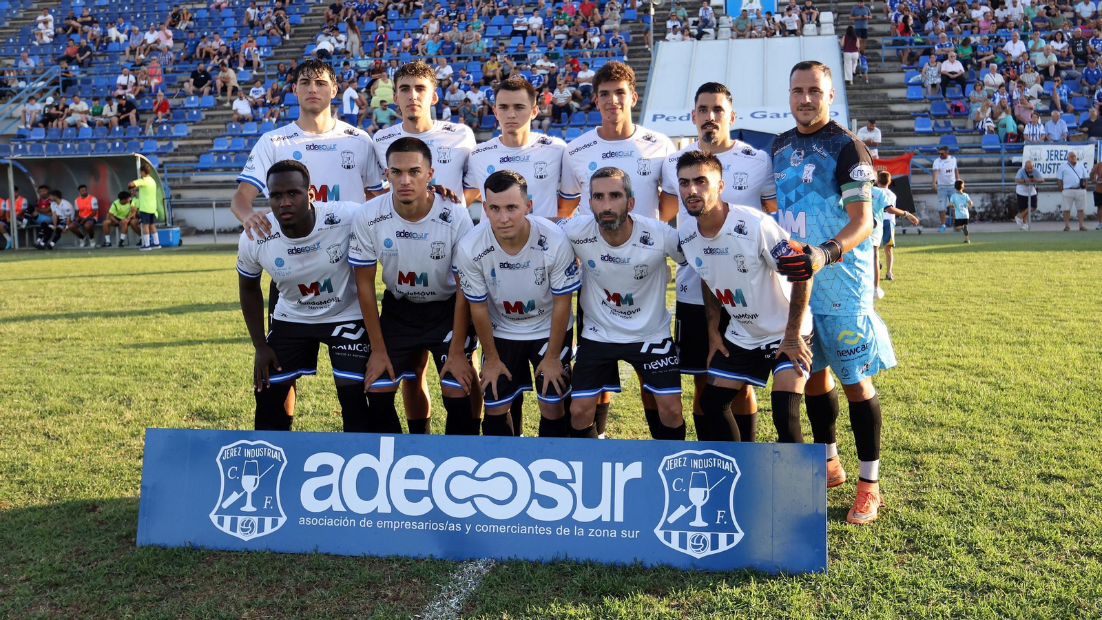Imágenes del Trofeo de la Copa y la Venencia entre el Jerez Industrial y el Xerez DFC