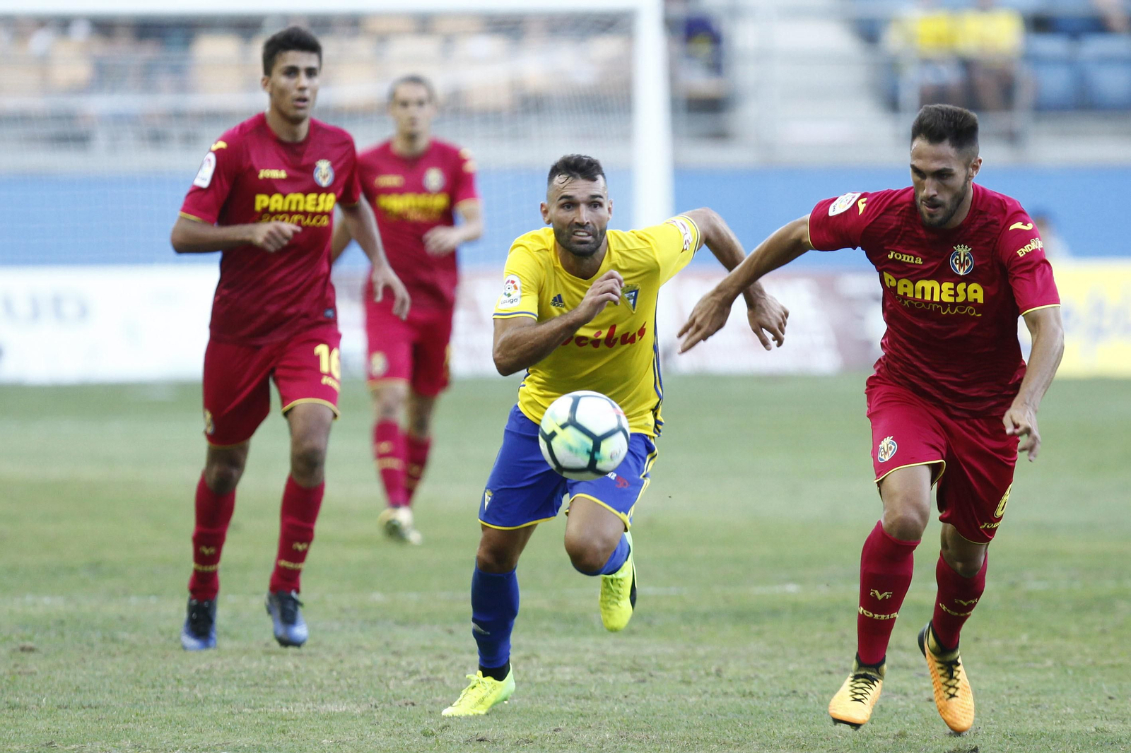 Las imágenes del Cádiz-Villarreal del Trofeo Carranza