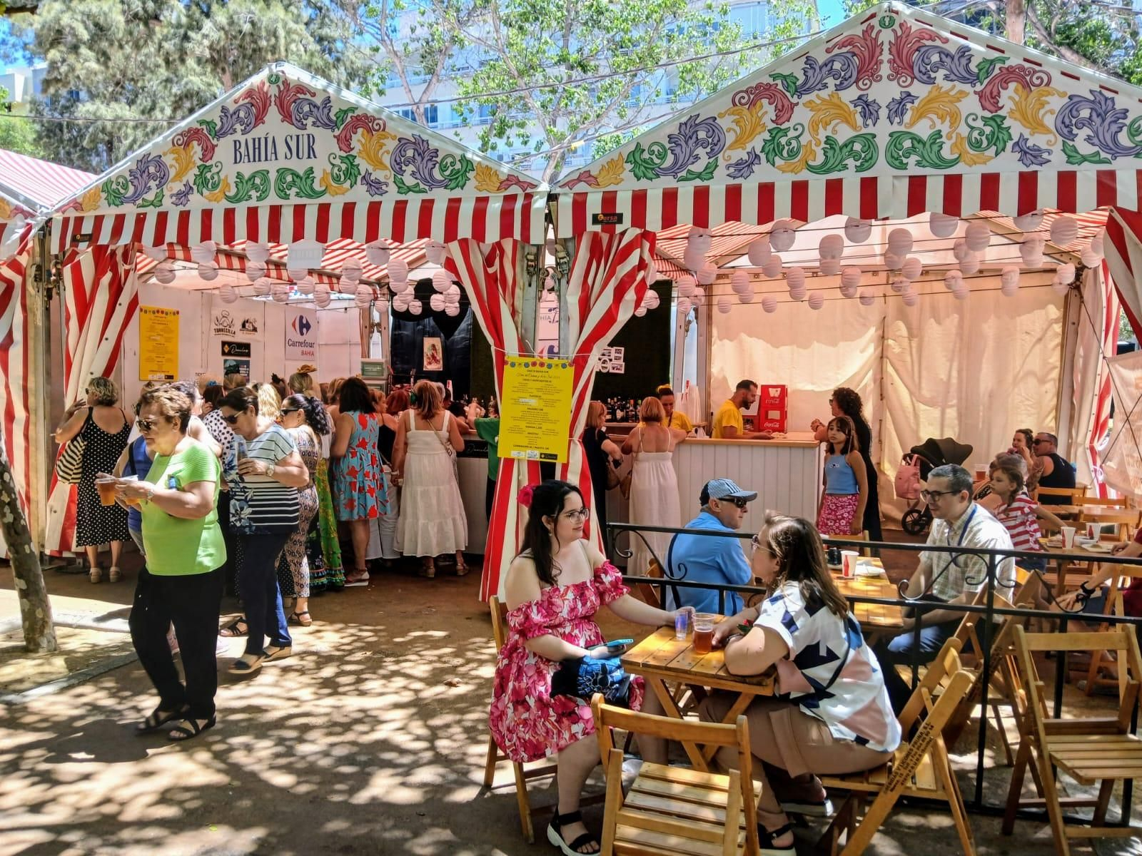 Búscate en las imágenes del Día de la Mujer de la Feria de San Fernando 2024