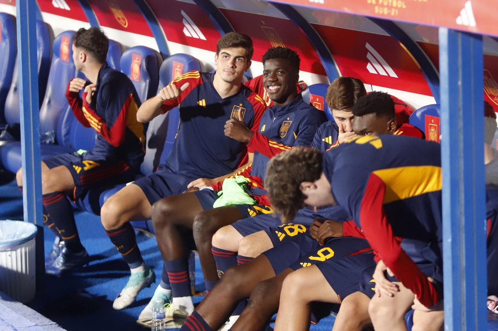 Gran ambiente para ver la selección española sub-21 en Huelva