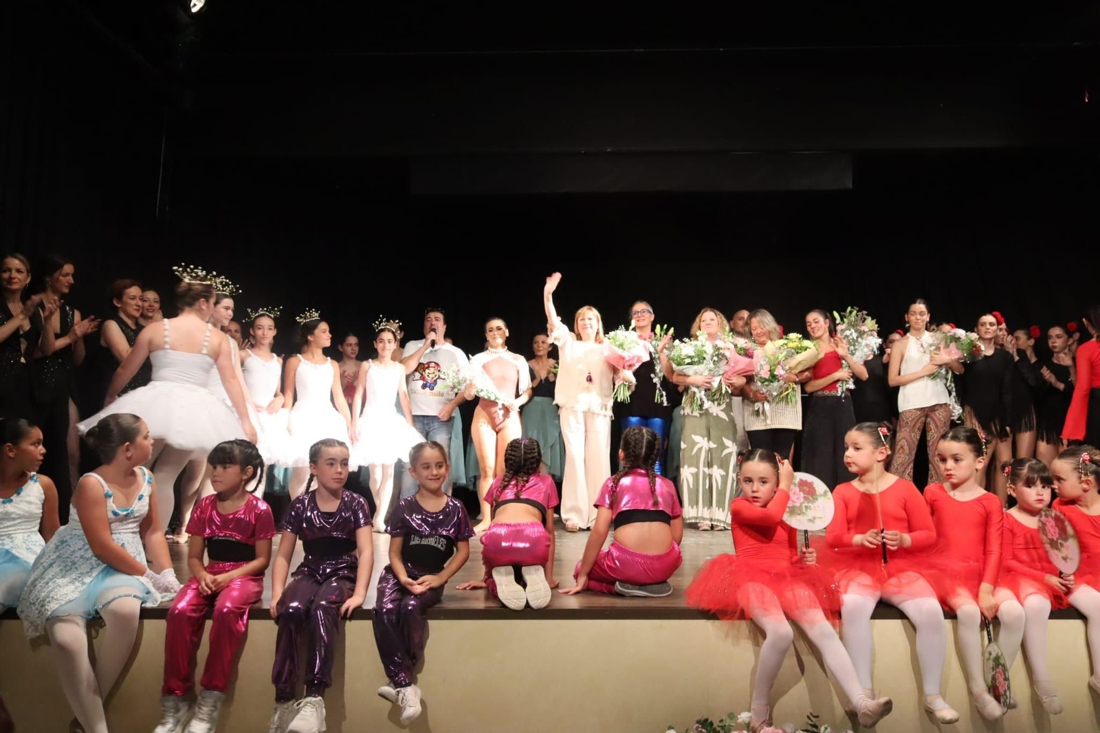 Una imagen de la despedida de la academia Paso a Dos.