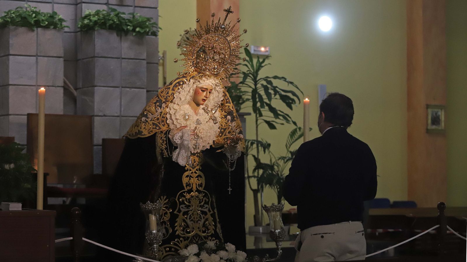 Solemne veneración de fieles al Medinaceli de La Línea