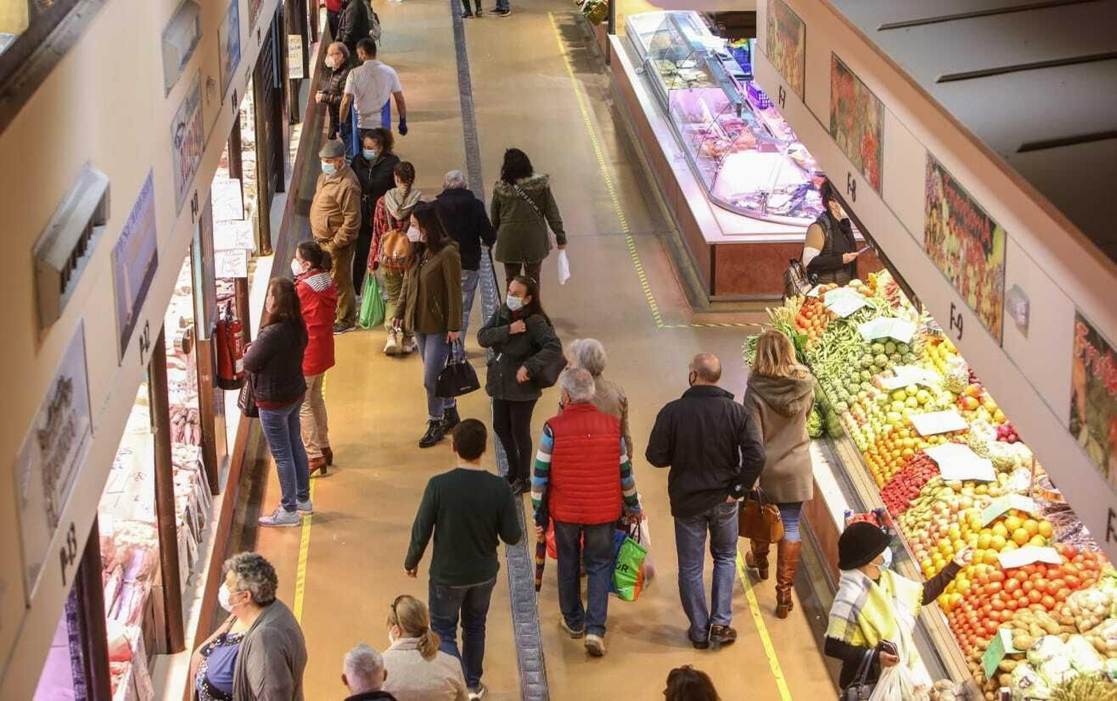 Imágenes de Chiclana durante la primera jornada del cierre de actividades