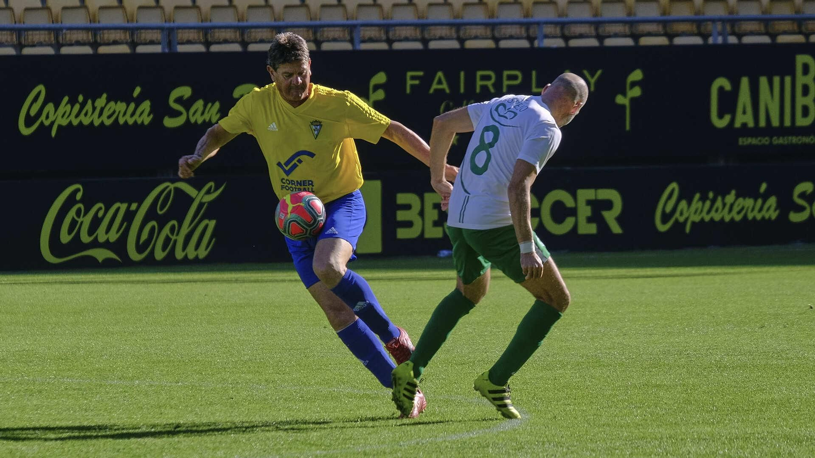 Partido de fútbol a beneficio de la Asociación de Reyes Magos en Carranza