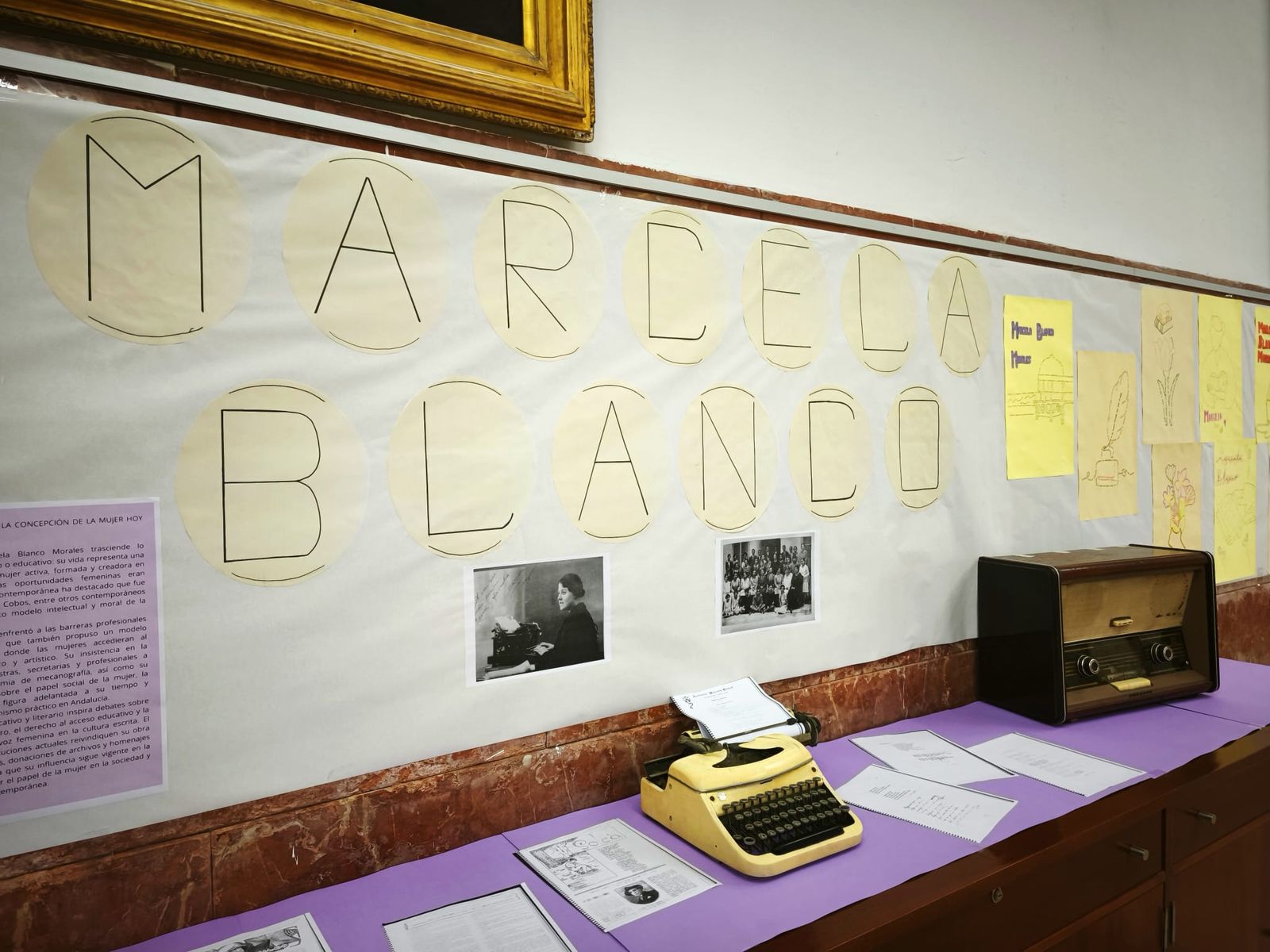 Un expositor elaborado en San Felipe Neri durante las actividades en torno a Marcela Blanco.