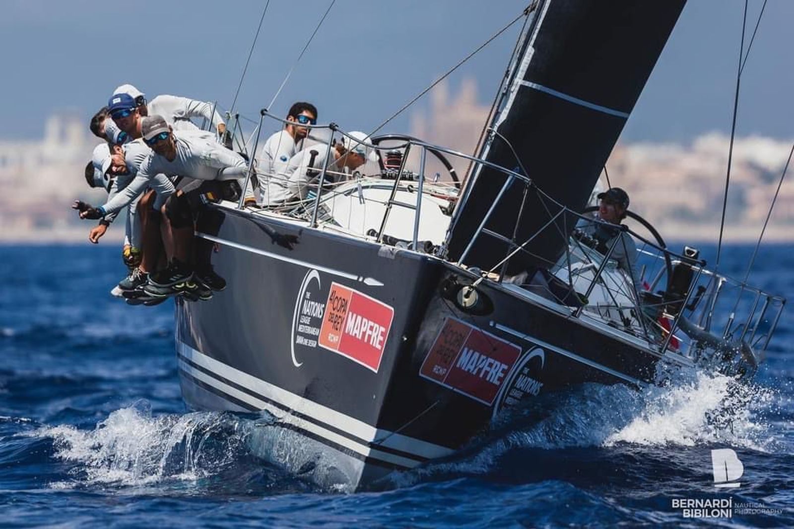 El barco andaluz 'Seabery Dralion', entre los favoritos en Cádiz con tripulación de Huelva