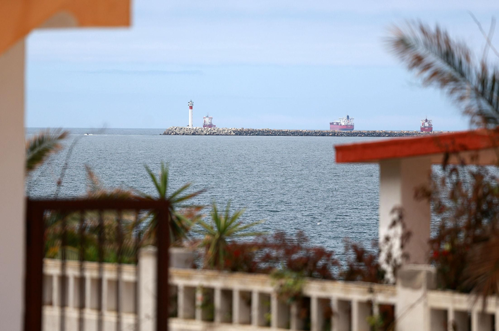 Imágenes del ambiente en las playas de Matalascañas y Mazagón durante la mañana del domingo