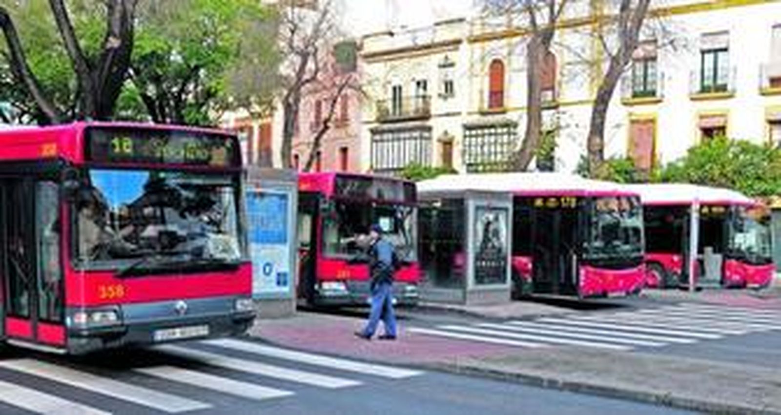 Autobuses de Tussam, empresa que presenta las cuentas de 2009 equilibradas, créditos bancarios aparte.