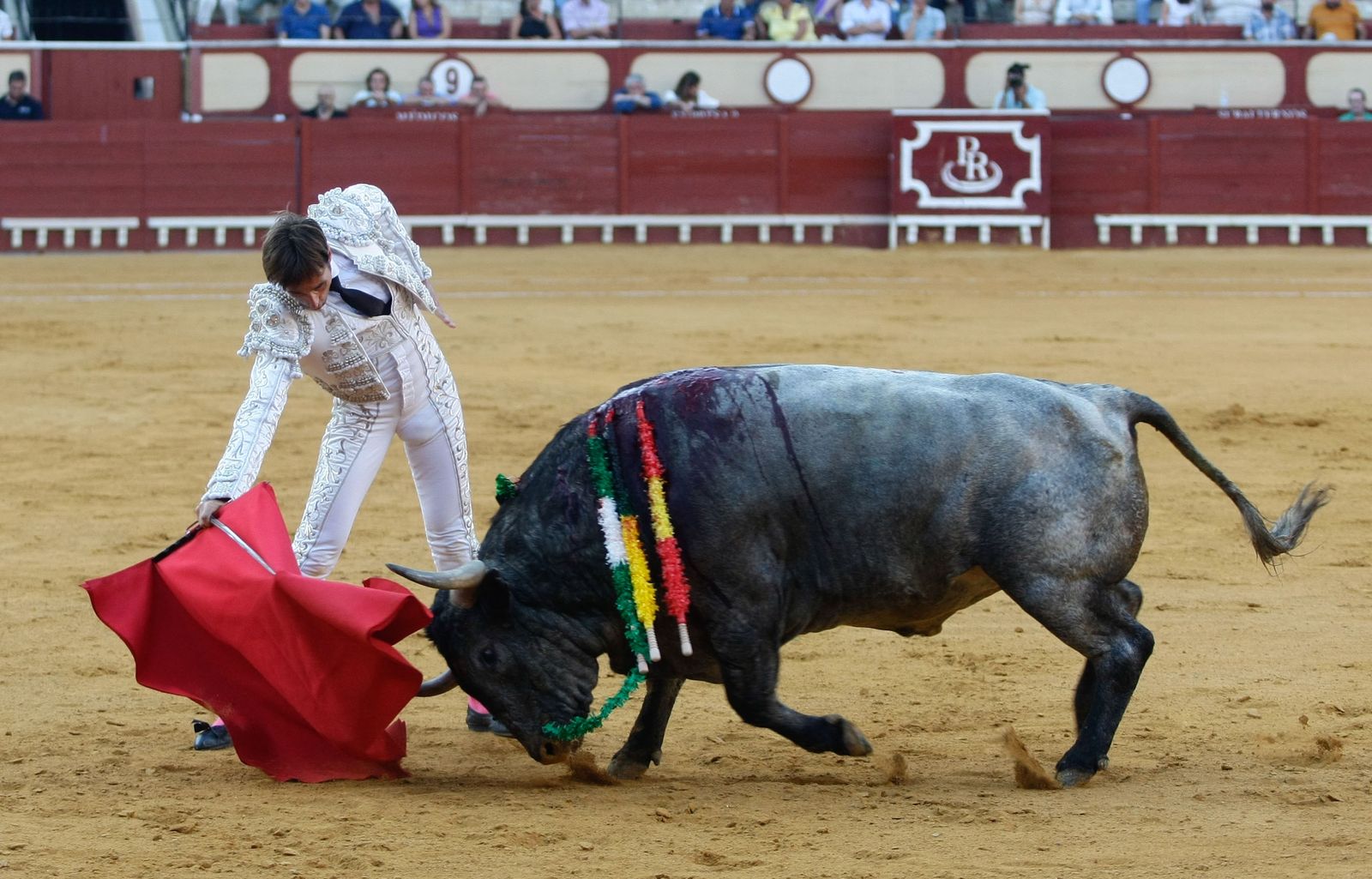 Las imágenes de la corrida de toros en El Puerto con Escribano, Morilla y Pinar