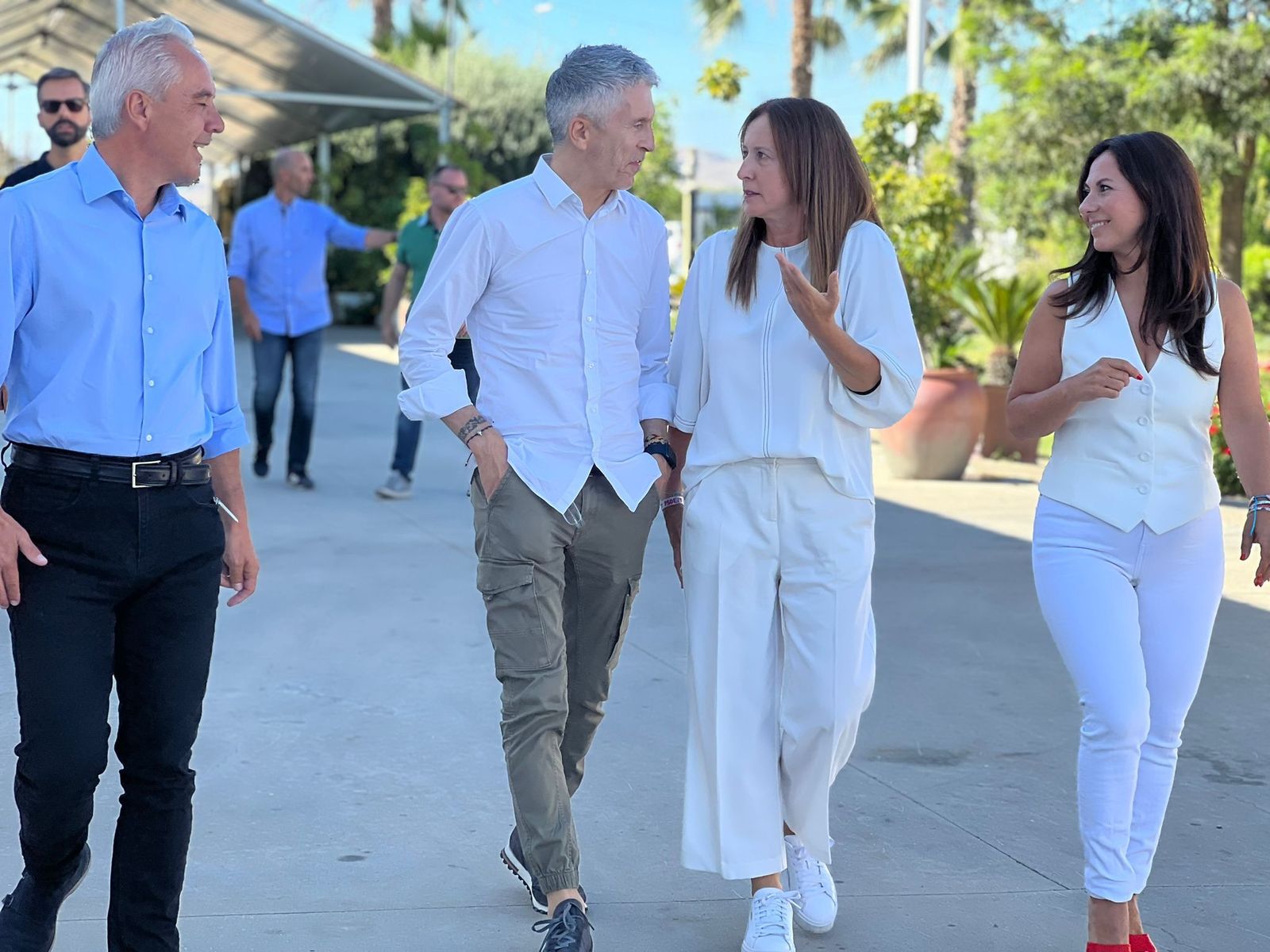 Marlaska en Olvera junto a alcaldes de la comarca de la Sierra.
