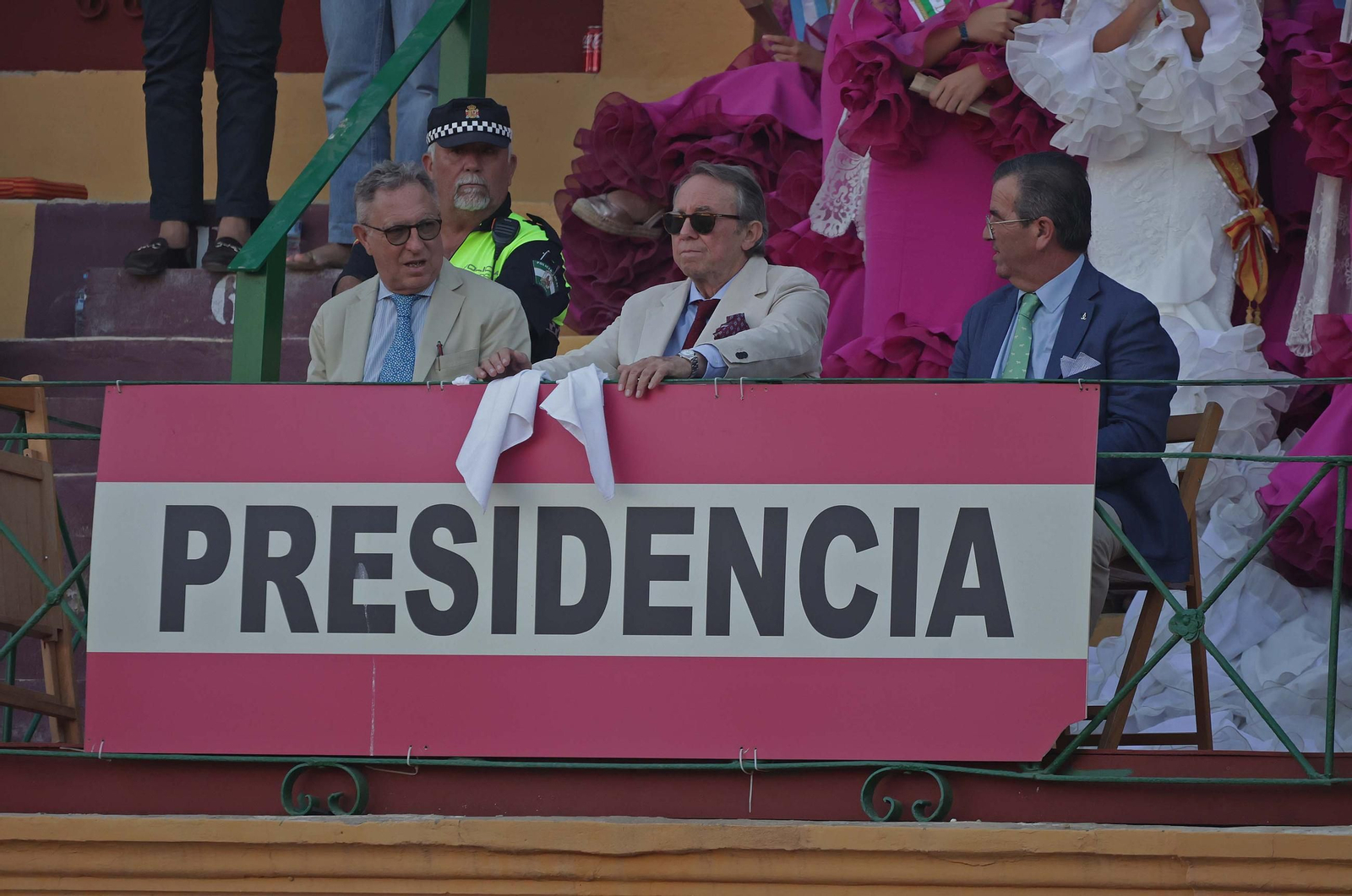 Fotos de la corrida del viernes de la Feria de La Línea: Morante de la Puebla, Talavante y David de Miranda Fotos de la corrida del viernes de la Feria de La Línea: Morante de la Puebla, Talavante y David de Miranda