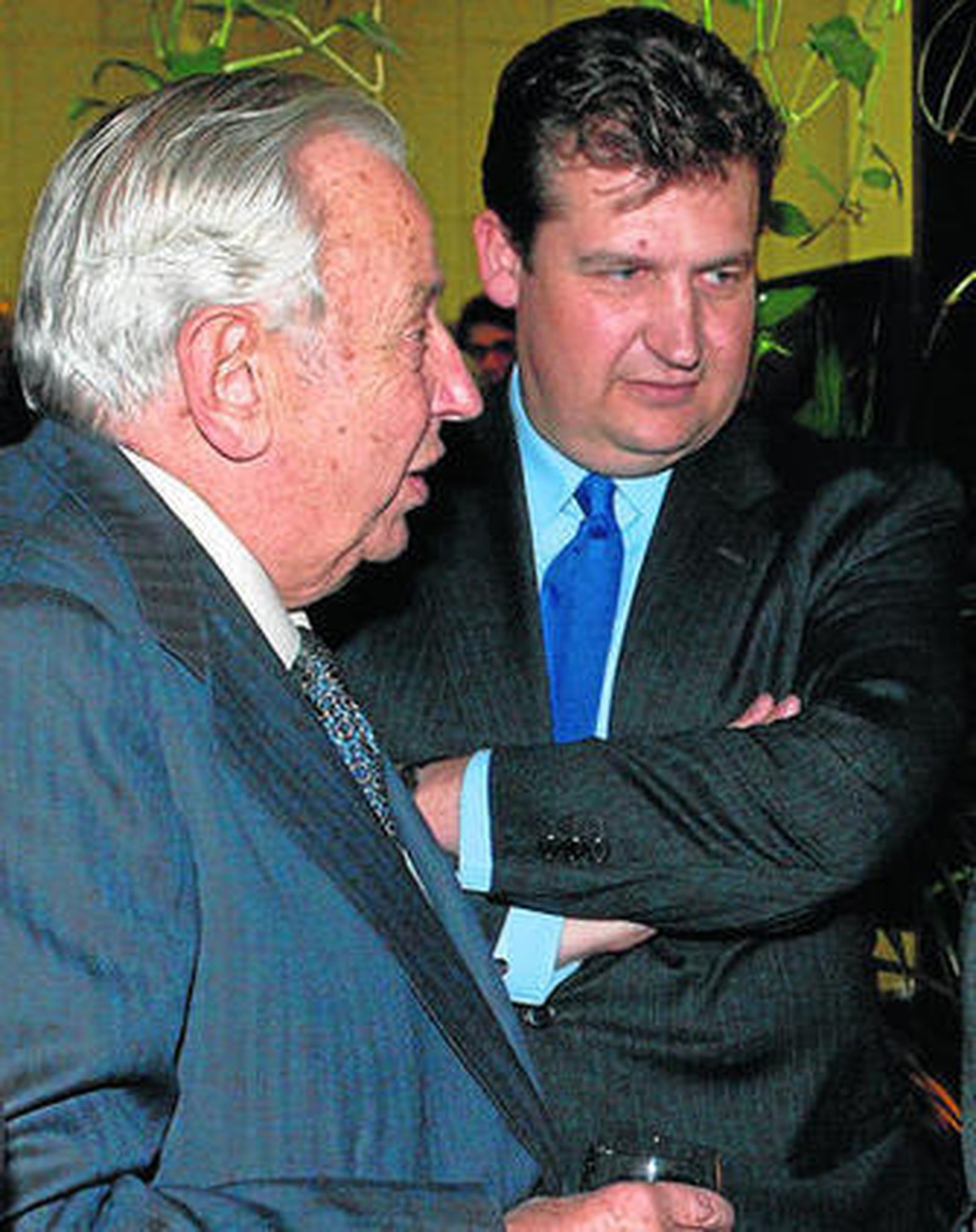 Luis Manuel Olivencia Brugger con su padre, Manuel Olivencia Ruiz.