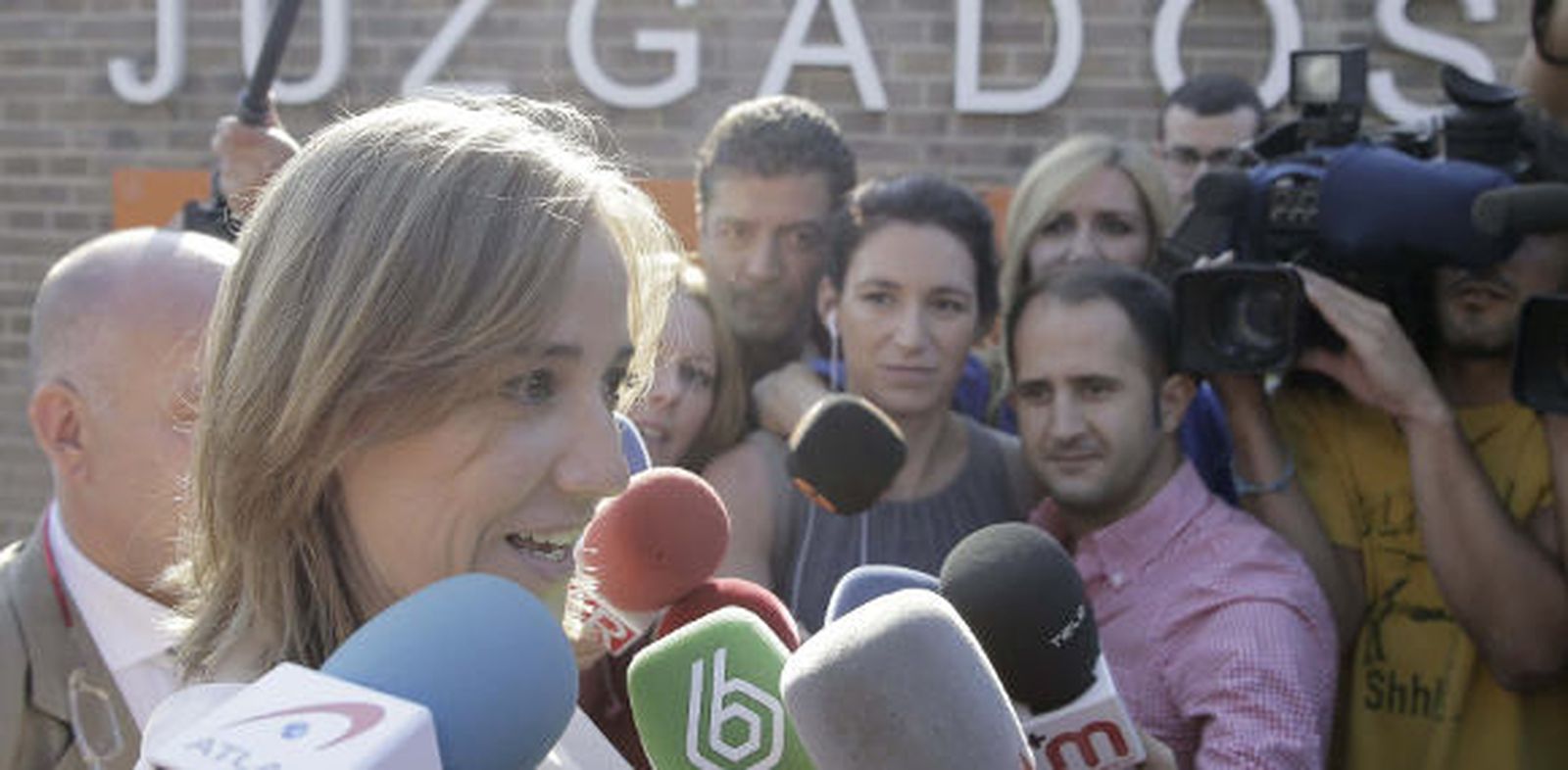 Tania Sánchez dice que "no sabía" que el expediente tenía una cooperativa en la que estaba su hermano