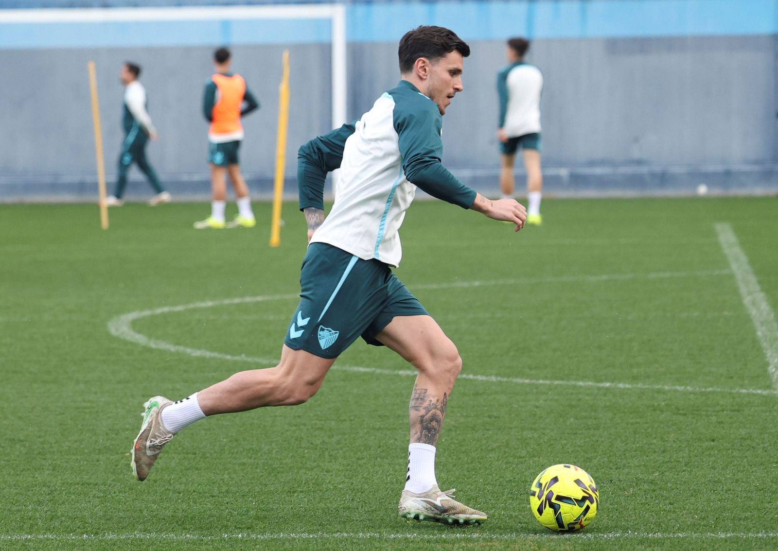 El Málaga CF vuelve al tajo sin Lobete en una semana eterna