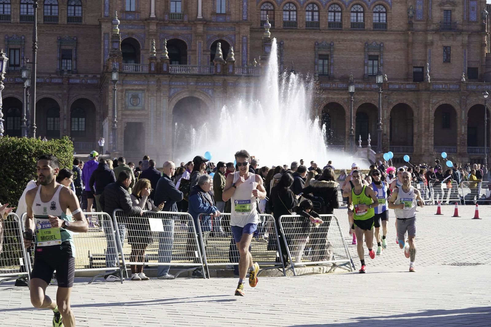 El Zúrich Maraton de Sevilla 2026 en la Plaza de España, galería 1