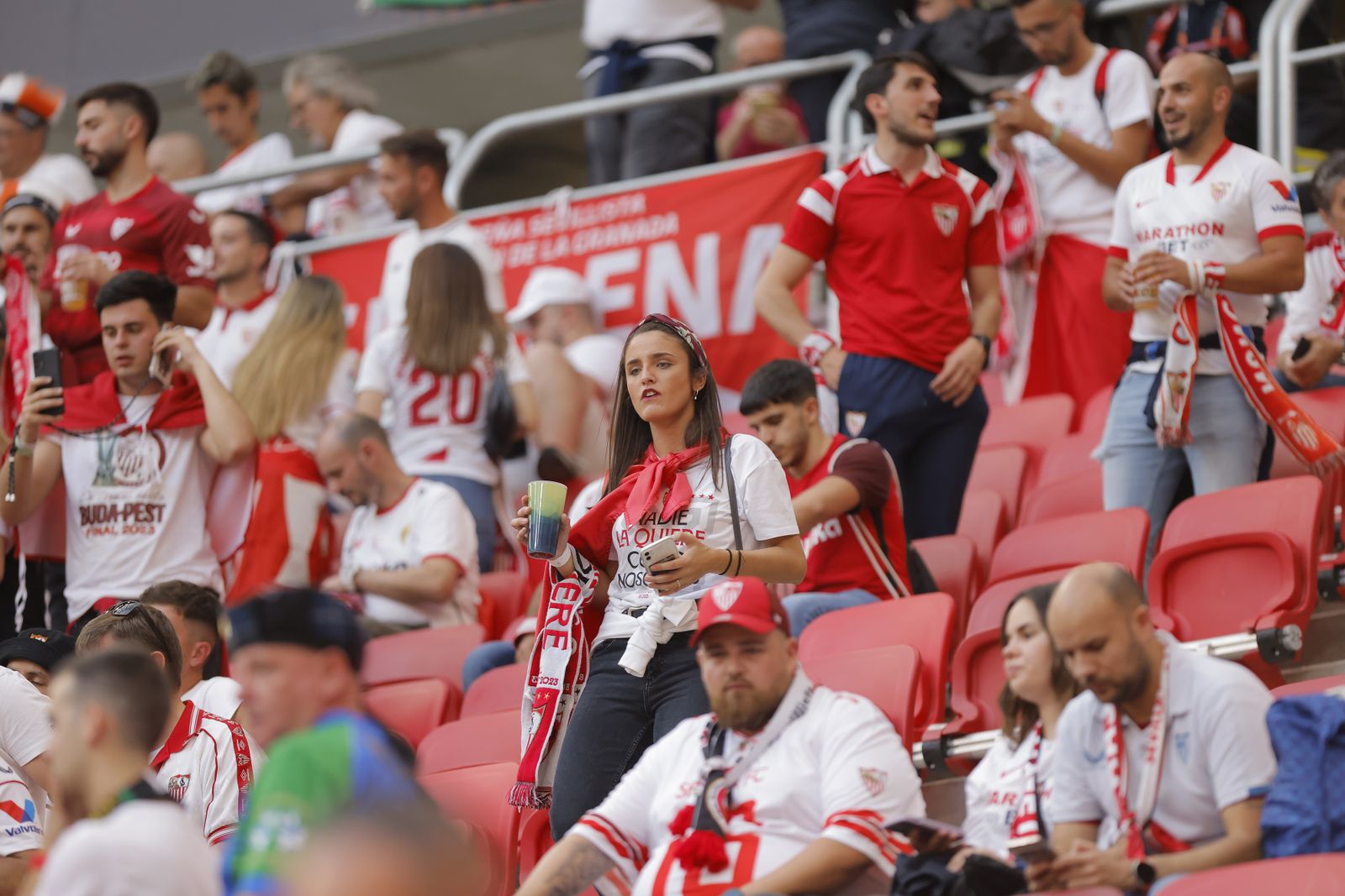 Búscate en las fotos del Sevilla-Roma