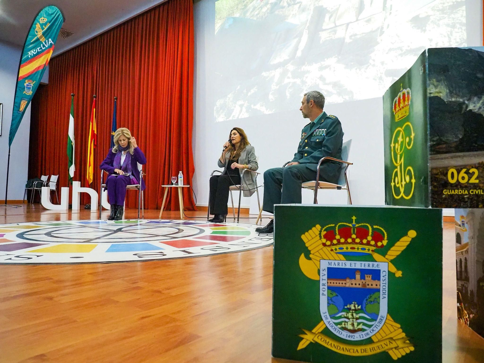 María José Rico, Joaquina Castillo y Julio Serrano Chera en el I Foro sobre Narcotráfico en la Universidad de Huelva.