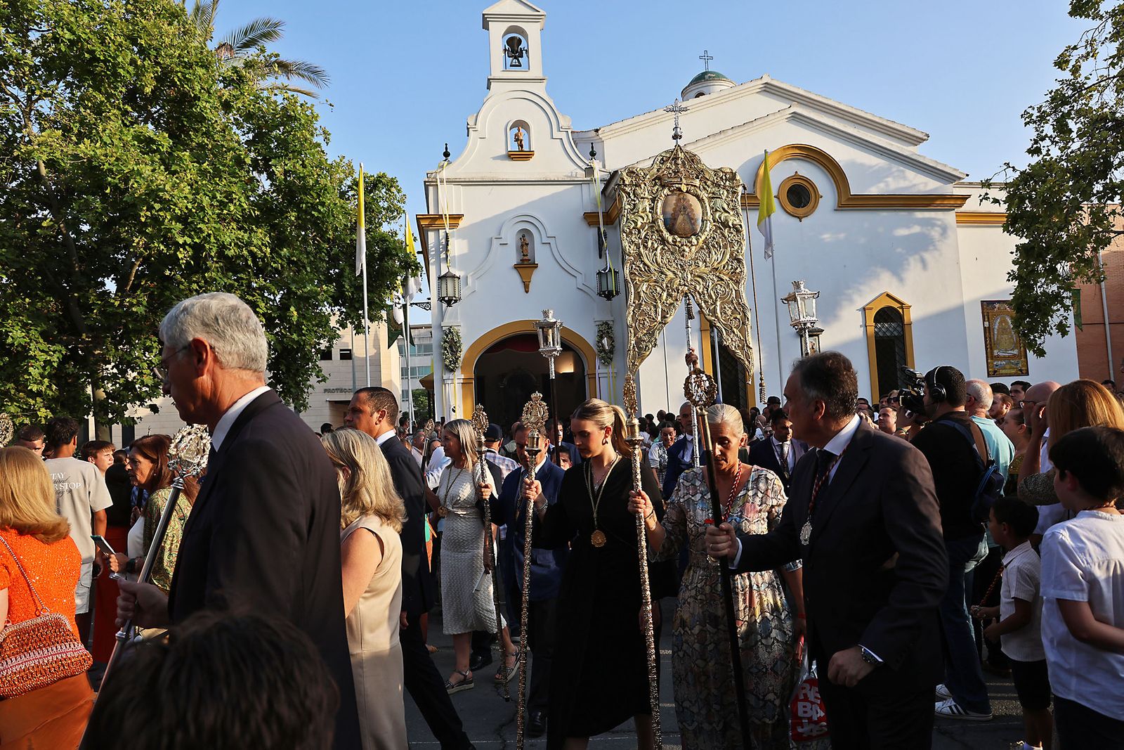 Imágenes del Rosario Jubilar rociero celebrado por las 25 hermandades filiales de la Matriz de Almonte en La Merced