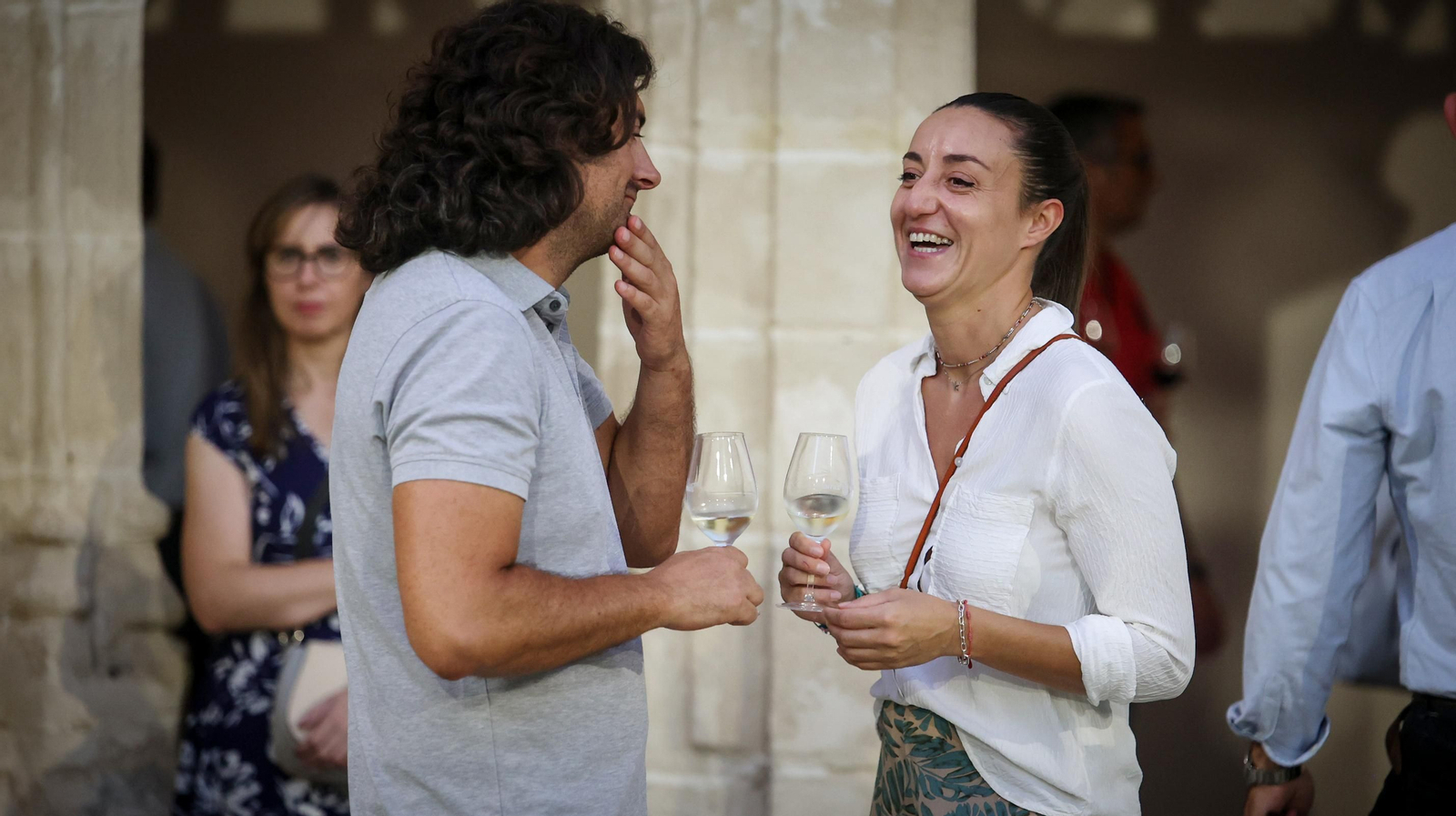 Éxito de 'Entrevinos tintos y blancos' en los Claustros de Jerez