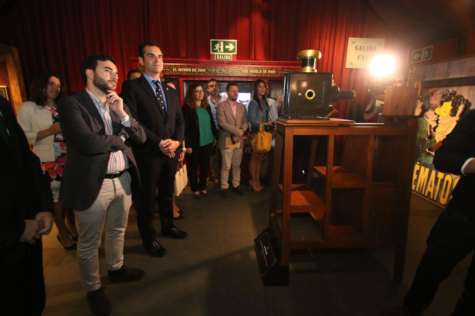 Ramón Fernández-Pacheco y Carlos Sánchez en la exposición.