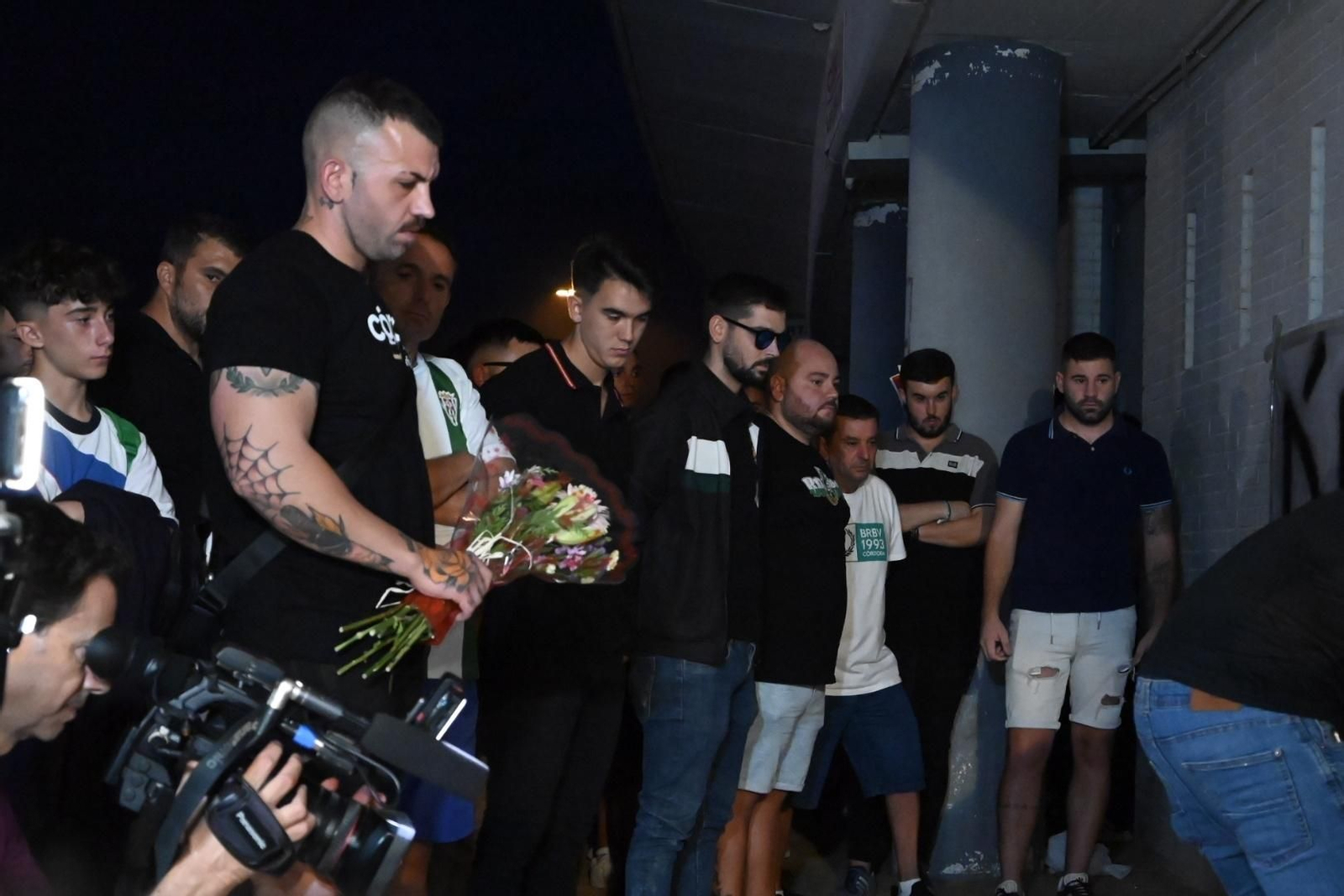 El homenaje del Córdoba CF a Álvaro Prieto a las puertas de El Arcángel, en imágenes