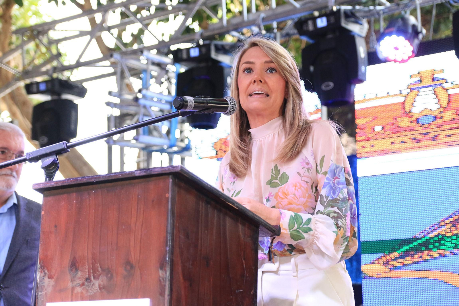 Pregón y coronación de reinas y damas de honor en las fiestas de Canjáyar