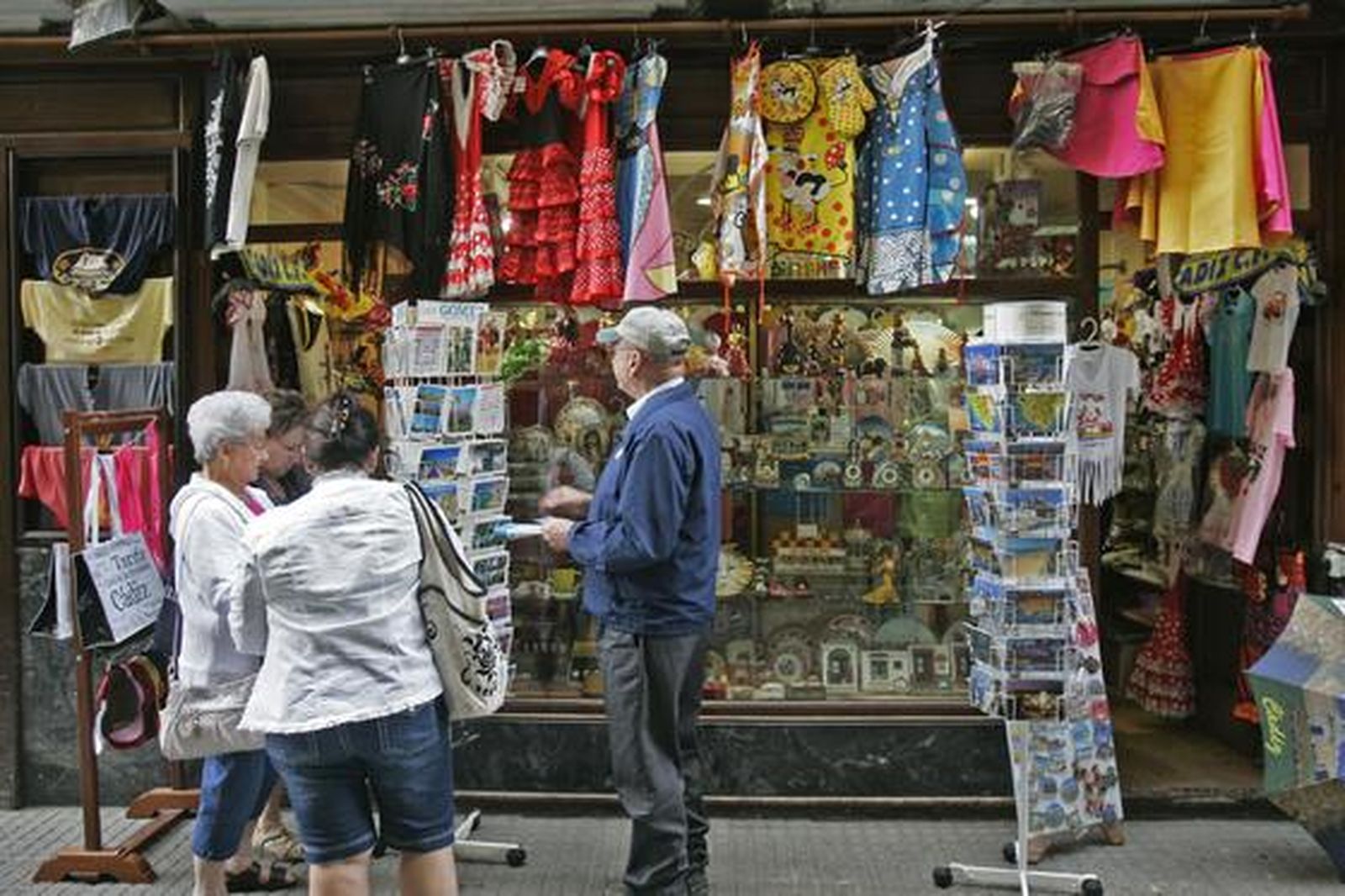 Unos 3.000 cruceristas visitan Cádiz con las escalas del ´Eurodam´ y ´Le Diamant´ en el mes por excelencia de los cruceros. 

Foto: Lourdes de Vicente