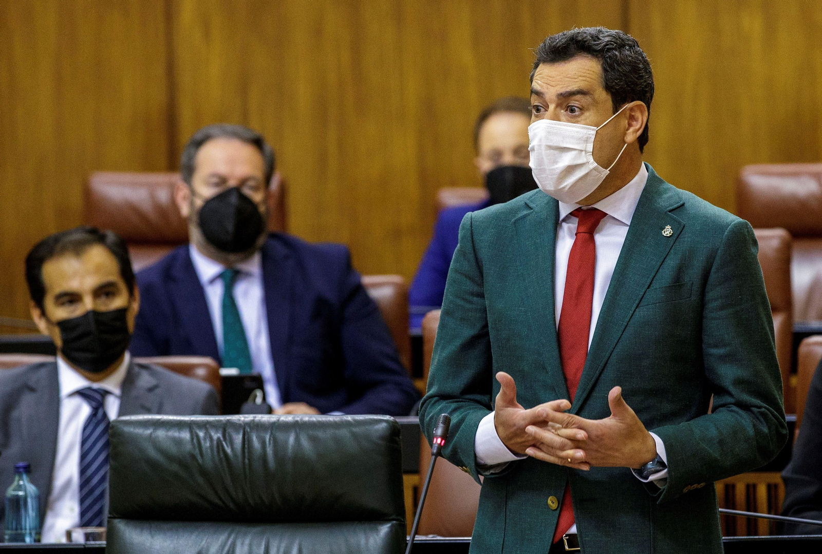 Juanma Moreno, en el Parlamento andaluz
