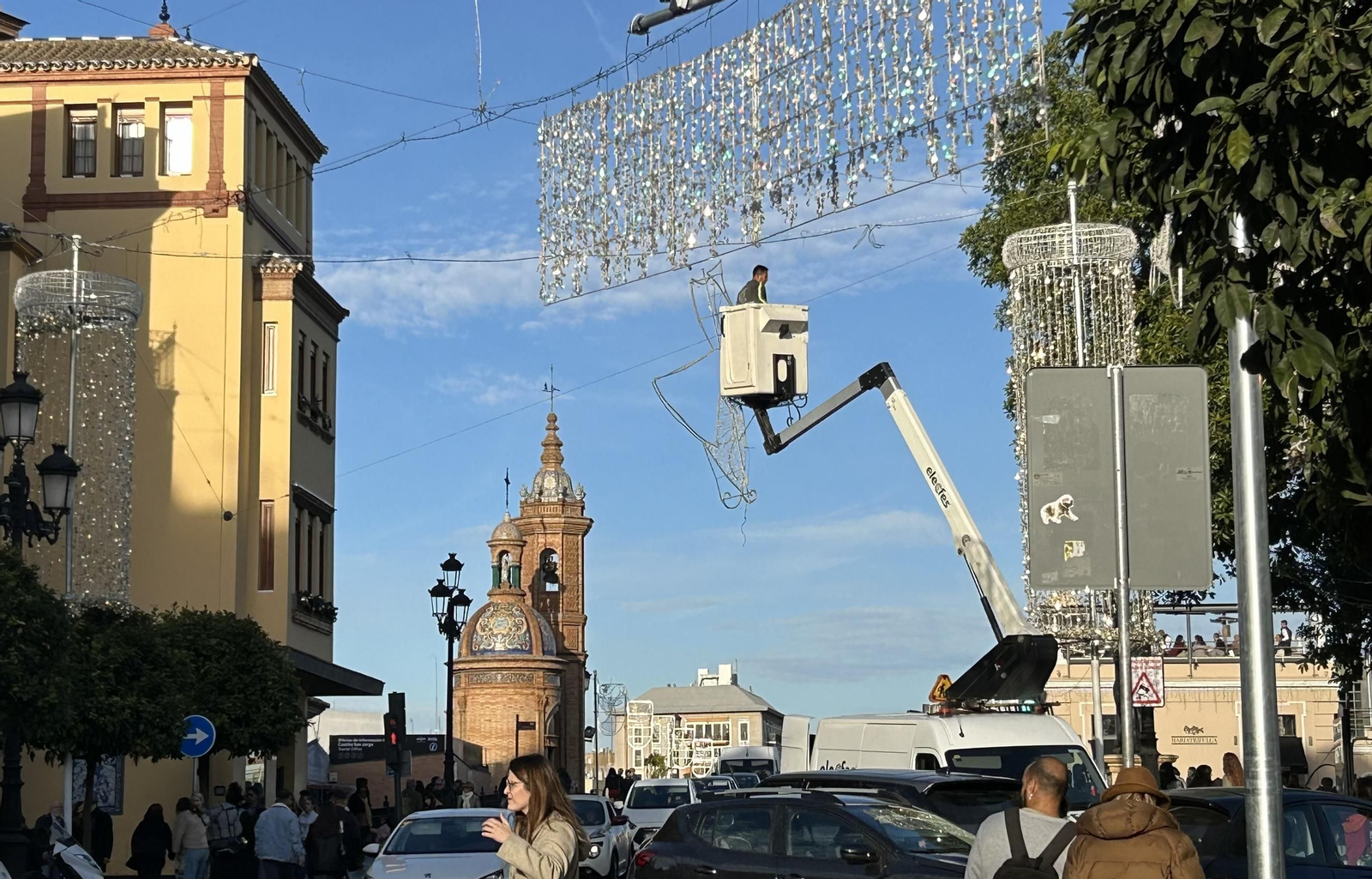 Desmontaje de las luces del Altozano por segunda vez