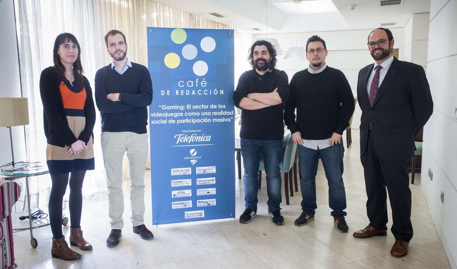 La 'brand manager' de ESL Spain, Eider Díaz; el gerente de comunicación de Telefónica y coordinandor del proyecto Movistar Riders, Luis Miguel Muñoz; el director editorial de IGN España, Gustavo Maeso; el asesor de eSports y 'gaming' en Movistar +, David Sanz Verjano; y el moderador del café de redacción, José Antonio Matz.