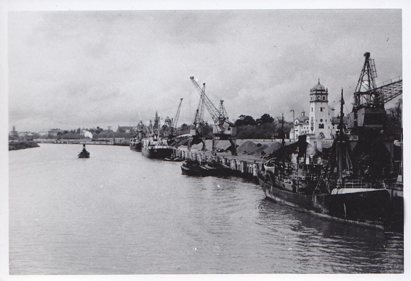 Vista del extremo sur del muelle de Las Delicias